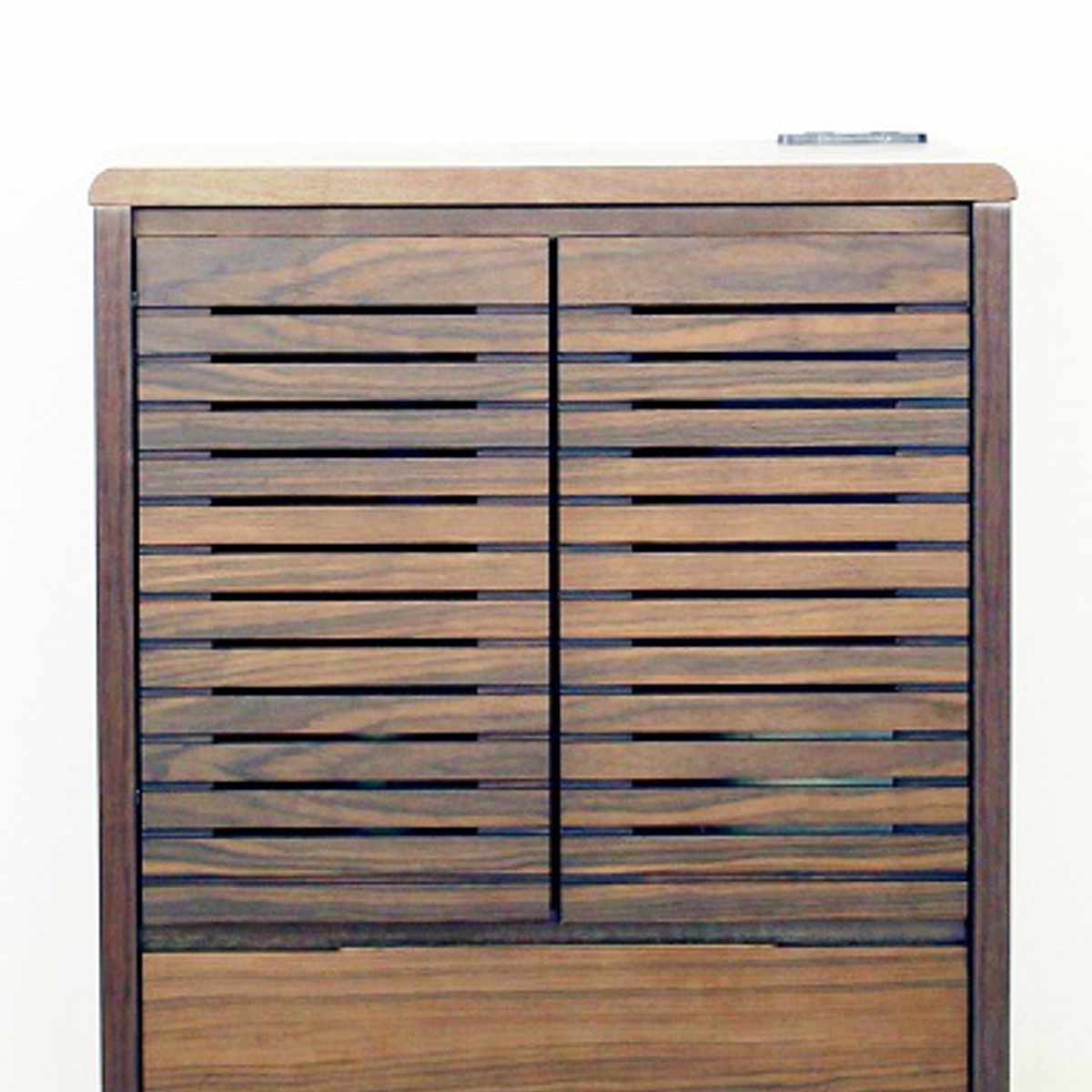 キャビネット 幅60cm 2口コンセント付 背面化粧 リモコンOK 天然木 完成品 ( 棚 ラック 引出し 扉収納 リビングボード 省スペース お掃除ロボット対応 ナチュラル ウォールナット ) 【ウォールナット】 ウォールナット