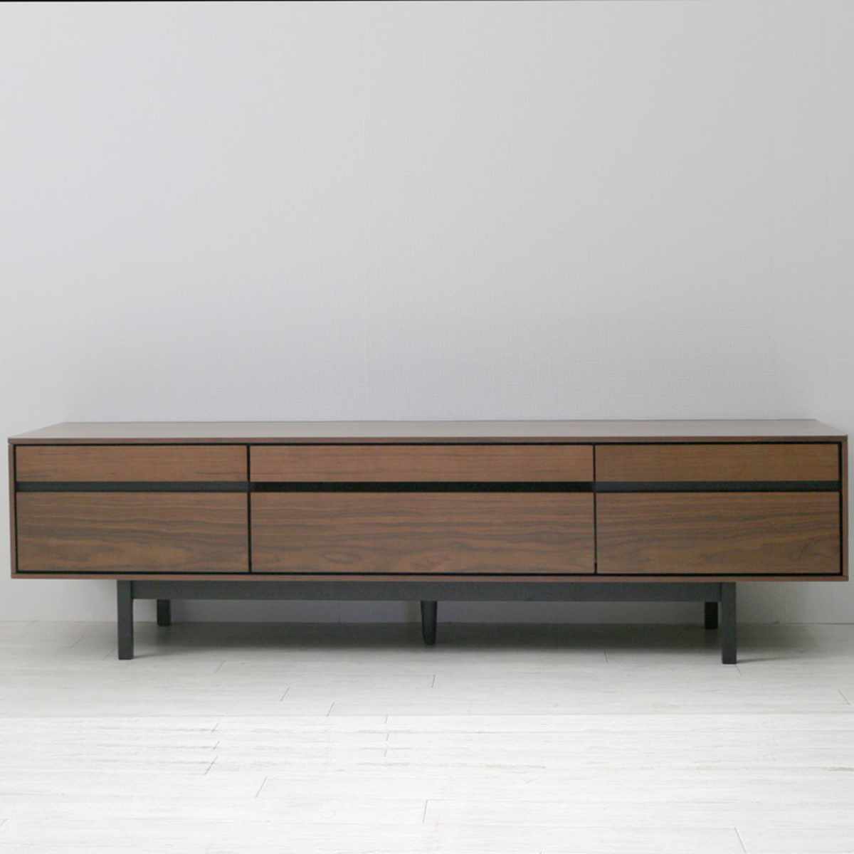 テレビ台 幅150cm 脚付き リモコンOK 天然木 完成品 ( ローボード 引出し ラック 棚 収納 フラップ扉 リビングボード 省スペース お掃除ロボット対応 グレー ウォールナット ) 【ウォールナット】 ウォールナット