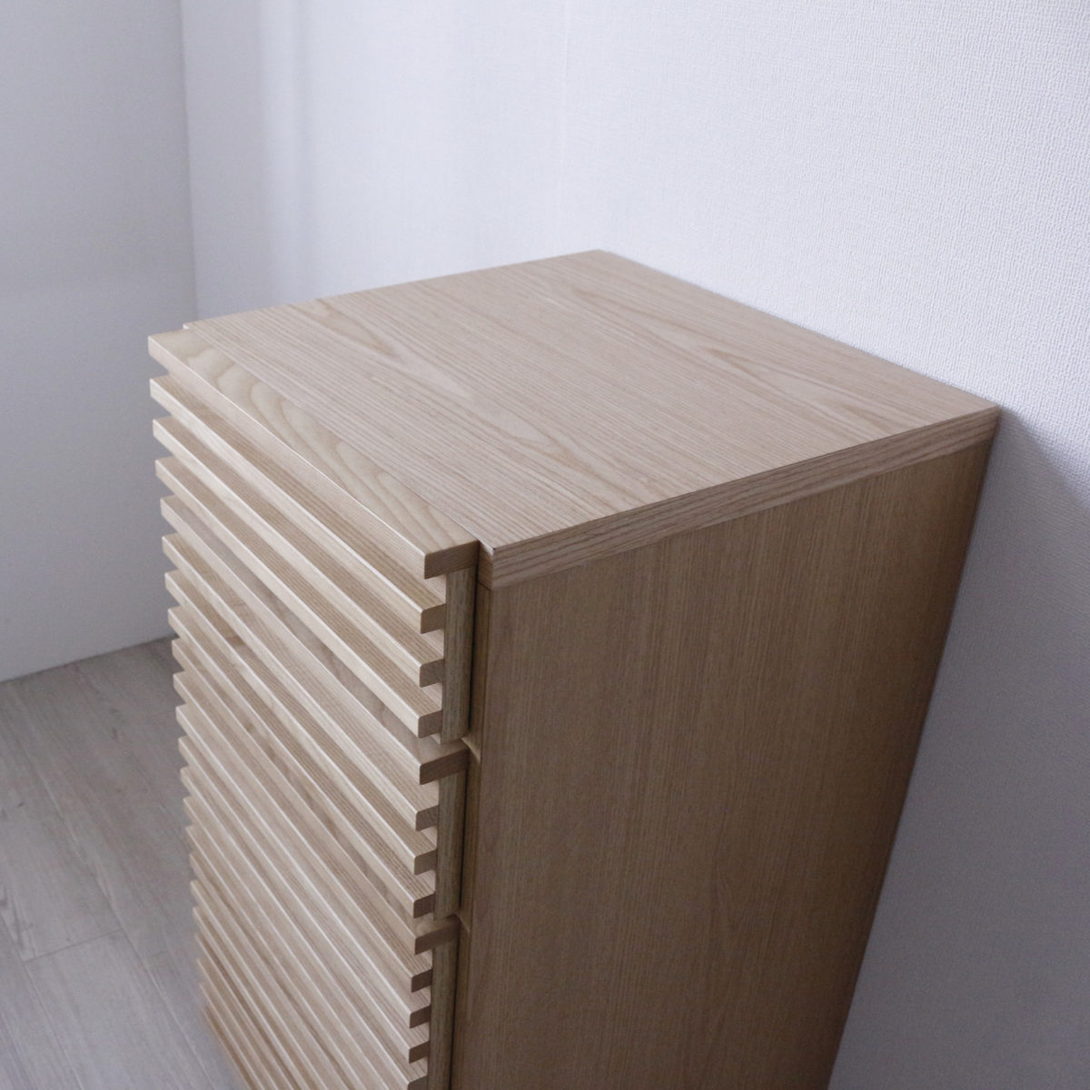 チェスト 幅41cm 4段 ルーバーデザイン 天然木 完成品 ( 棚 ラック 引出し フルスライドレール 木製 お掃除ロボット対応 リビングボード キッチン 食器棚 4杯 ブラウン ナチュラル ) 【ブラウン】 ブラウン