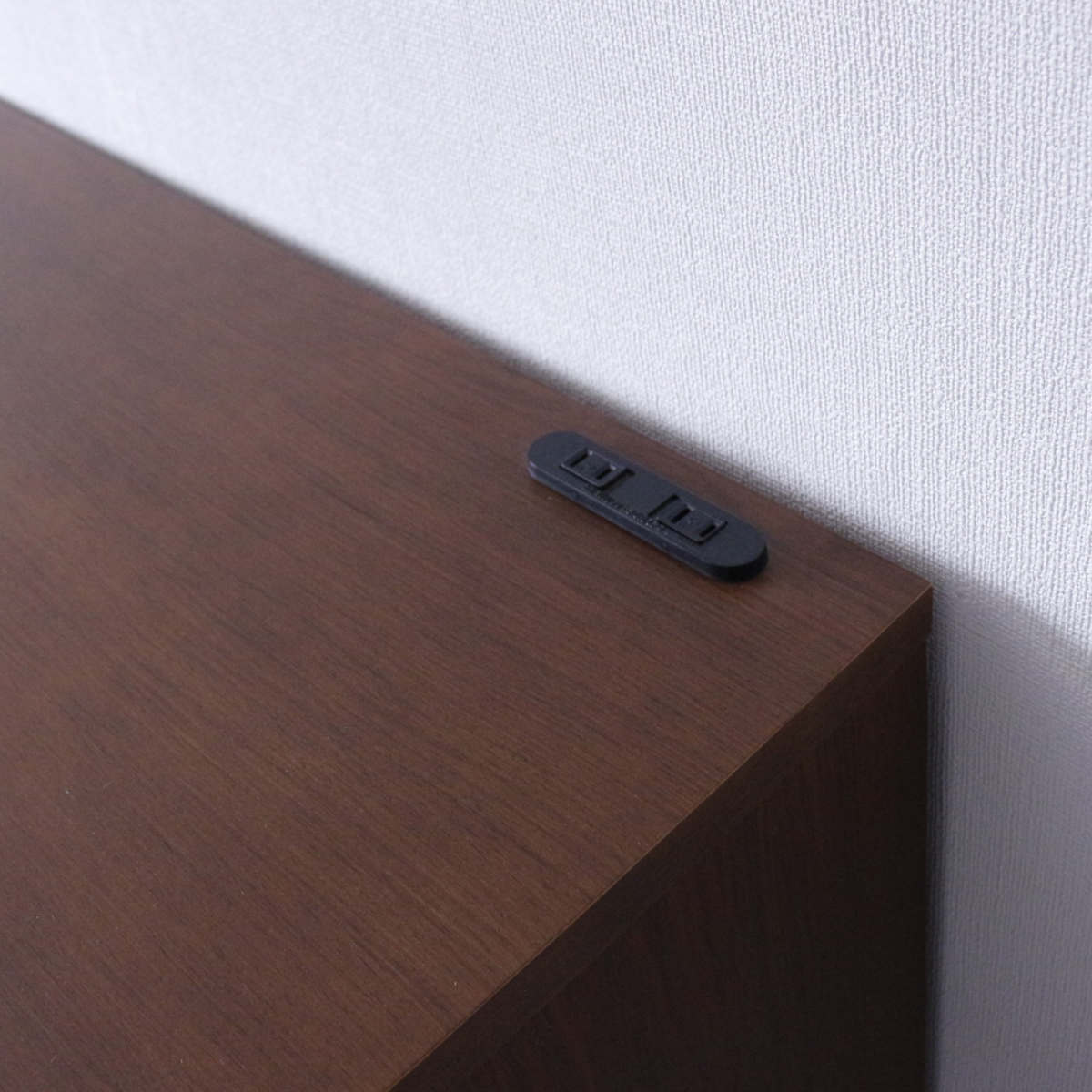 キッチンカウンター 幅120cm 2口コンセント付 ルーバーデザイン 天然木 完成品 ( カウンター キッチン 収納 フルスライドレール 木製 お掃除ロボット対応 リビングボード 引き出し コンセント付 ブラウン ナチュラル 可動棚 ) 【ブラウン】 ブラウン