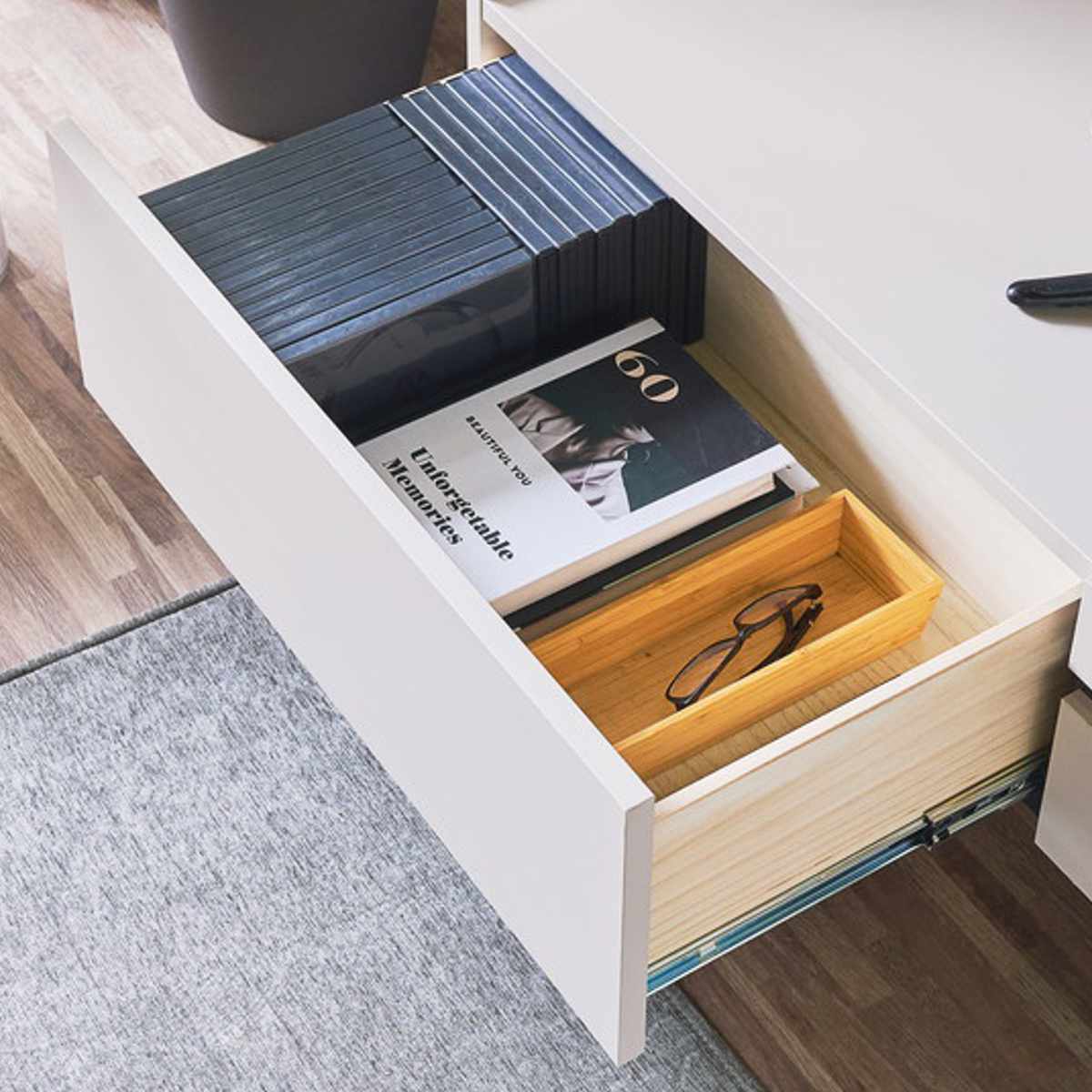 テレビ台 幅200cm オールメラミン 脚付き リモコンOK 完成品 ( ローボード 引出し ラック 棚 収納 フラップ扉 メラミン リビングボード 省スペース お掃除ロボット対応 ブラック ホワイト 石目調 ) 【ブラック】 ブラック