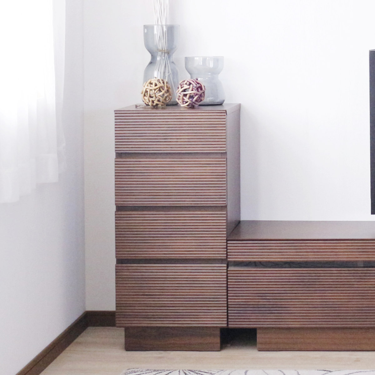 サイドチェスト 幅40cm 背面化粧 天然木 ( チェスト 4段 棚 ラック 引き出し 収納 フロート風 リビングボード フルオープンレール ナチュラル ウォールナット ) 【ナチュラル】 ナチュラル