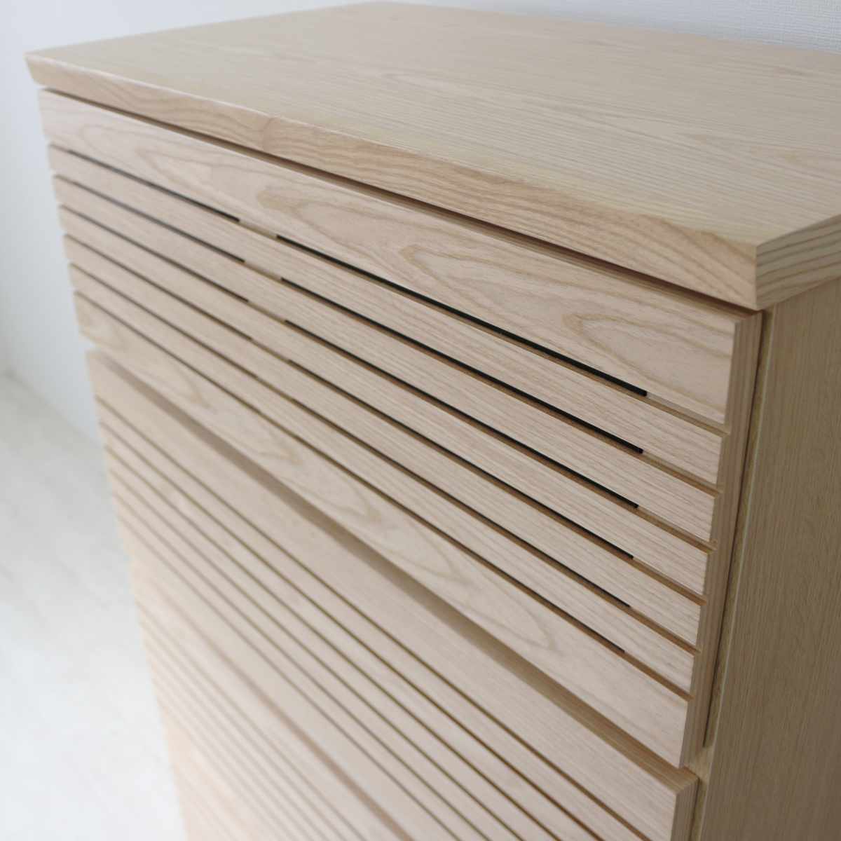 ローチェスト 幅120cm 3段 フルオープン 天然木 完成品 ( チェスト ロータイプ 衣類収納 棚 ラック フルスライドレール 木製 リビングボード 4杯 ナチュラル ウォールナット 背面化粧 桐 収納 ) 【ナチュラル】 ナチュラル