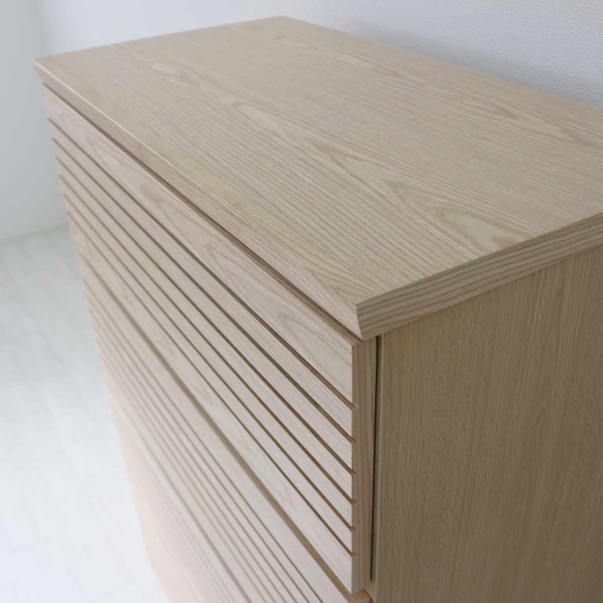 ローチェスト 幅120cm 3段 フルオープン 天然木 完成品 ( チェスト ロータイプ 衣類収納 棚 ラック フルスライドレール 木製 リビングボード 4杯 ナチュラル ウォールナット 背面化粧 桐 収納 ) 【ナチュラル】 ナチュラル