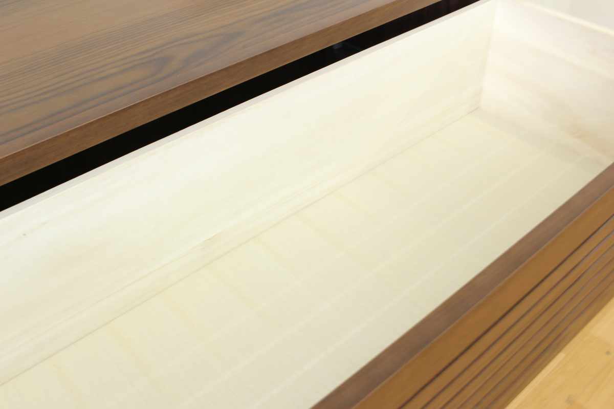 ローチェスト 幅120cm 3段 フルオープン 天然木 完成品 ( チェスト ロータイプ 衣類収納 棚 ラック フルスライドレール 木製 リビングボード 4杯 ナチュラル ウォールナット 背面化粧 桐 収納 ) 【ナチュラル】 ナチュラル