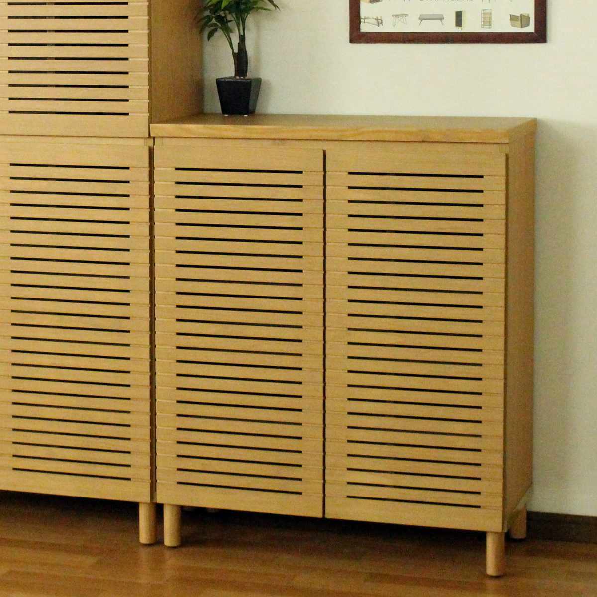 シューズキャビネット ロータイプ 幅80cm 約15足収納 天然木 完成品 ( 靴箱 シューズボックス コンパクト 下駄箱 玄関収納 ルーバー扉 玄関 靴 収納 通気性 シューズ ラック 木目調 おしゃれ 一人暮らし シューズクローク 木製 ) 【ナチュラル】 ナチュラル