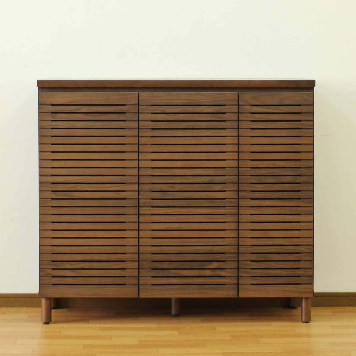 シューズキャビネット 幅110cm 約20足収納 天然木 完成品 ( 靴箱 シューズボックス 下駄箱 玄関収納 ルーバー扉 玄関 靴 収納 通気性 シューズ ラック 木目調 おしゃれ 家族 納戸 シューズクローク 木製 ) 【ナチュラル】 ナチュラル