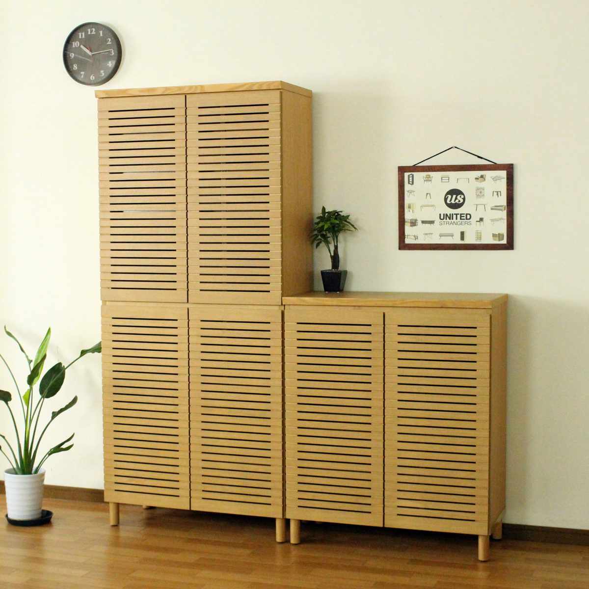 シューズキャビネット ハイタイプ 幅80cm 約30足収納 天然木 完成品 ( 靴箱 シューズボックス 下駄箱 玄関収納 ルーバー扉 玄関 靴 収納 スリム 通気性 シューズ ラック 木目調 おしゃれ 家族 納戸 シューズクローク 木製 ) 【ウォールナット】 ウォールナット