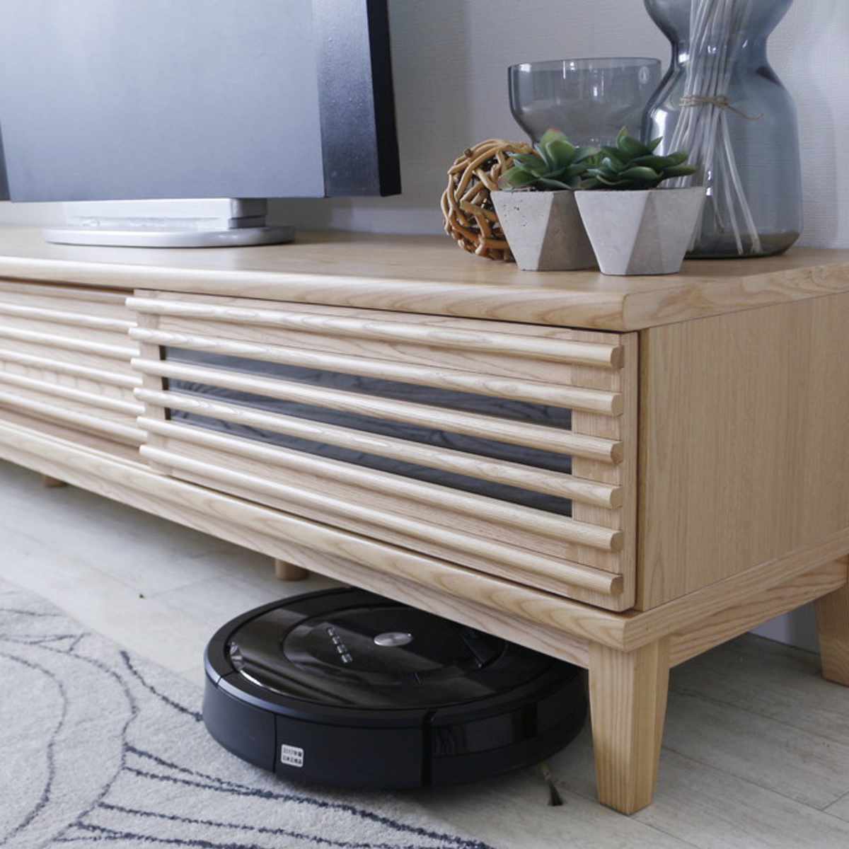 テレビ台 幅150cm 脚付き 背面化粧 リモコンOK 完成品 ( ローボード TV台 収納 引き戸 引き出し お掃除ロボット対応 リビングボード フルスライドレール シンプル ルーバー スリットデザイン )