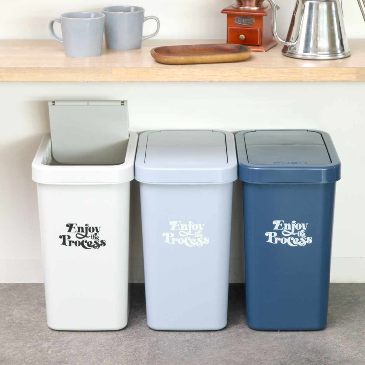 #新品未使用　分別しやすい　ゴミ箱 ダストボックス ペダル式 3×18L SONGMICS ゴミ箱 ペダル式 ダストボックス 3分別 蓋付き
