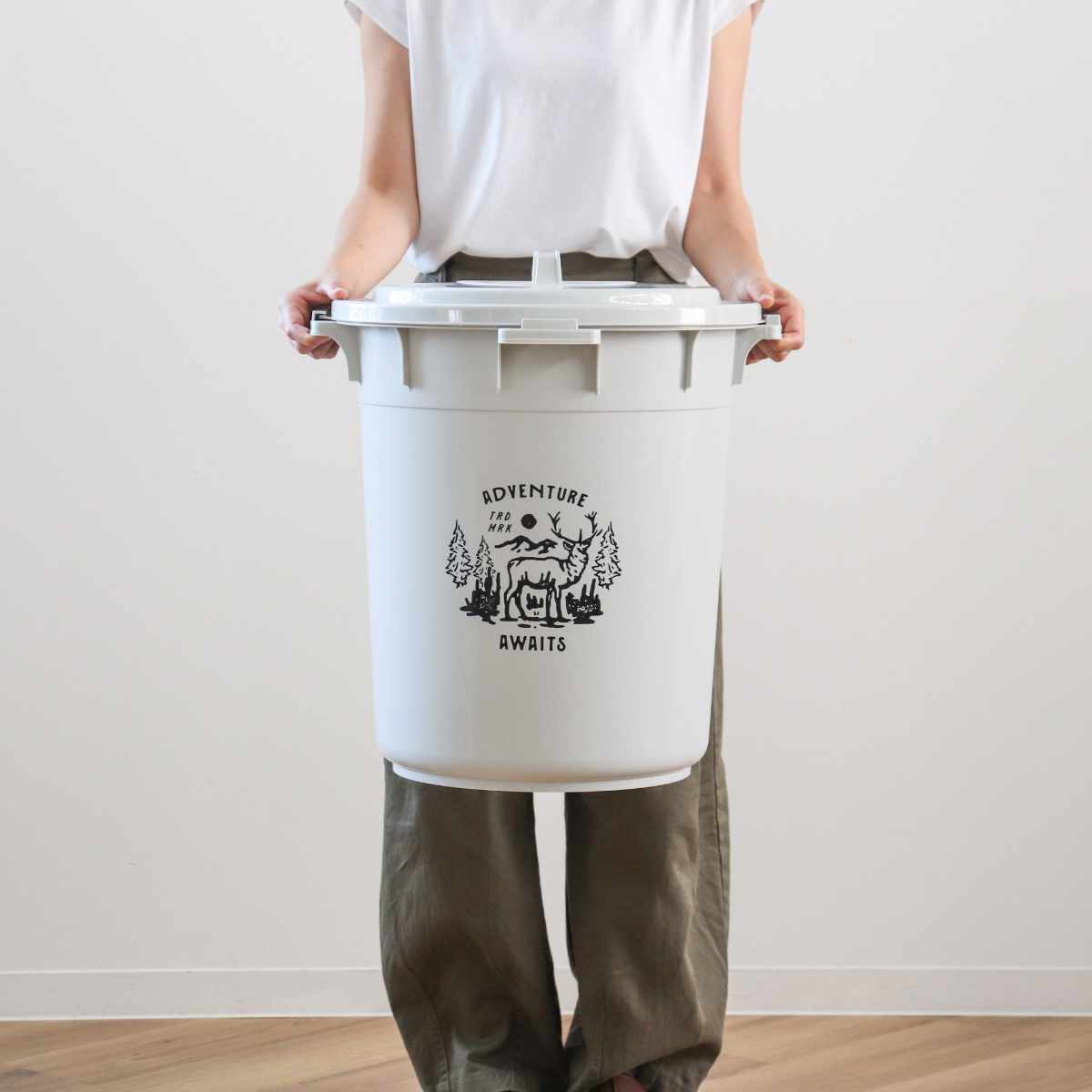 ゴミ箱 45L カラーペール アースカラー ( ごみ箱 45リットル 大容量 ふた付き 屋外 丸型 ペール 分別 収納 外用ゴミ箱 大きい 筒型 ストック 清掃用品 アウトドア用品 DIY用品 園芸用品 おしゃれ ) 【クールグレー】 クールグレー