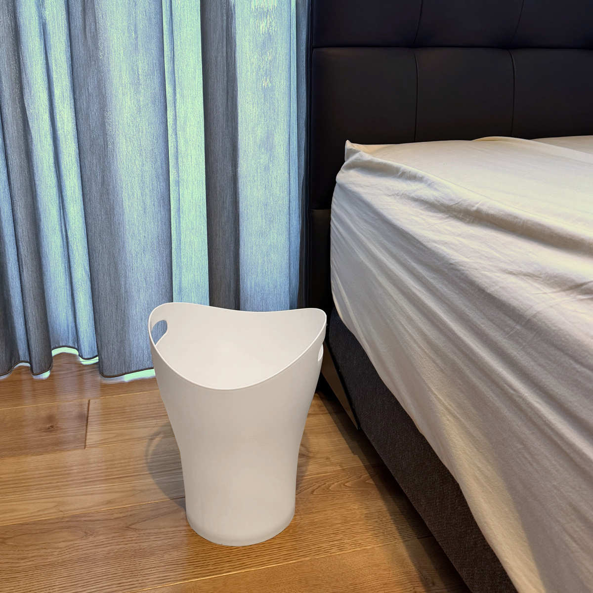 ゴミ箱 8L トラッシュポット ( ごみ箱 8リットル 蓋なし くず入れ シンプル 洗面所 デスク下 小さい コンパクト 持ち手付き プラスチック製 ホワイト ダークブラウン ) 【ホワイト】 ホワイト