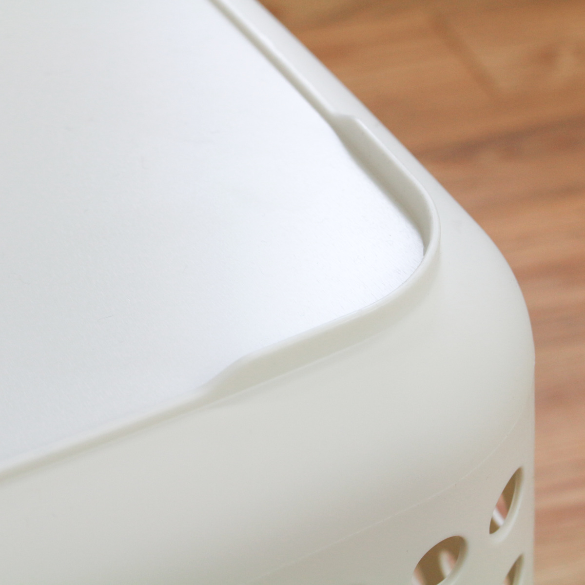 ランドリーバスケット 浅型 ドットバスケット 洗濯かご バスケット ( ランドリーボックス 脱衣かご ドット 日本製 コンパクト ハンドル付き 持ち手 取っ手 プラスチック 通気性 おもちゃ 物入れ 片付け 買い物かご ) 【レッド】 レッド