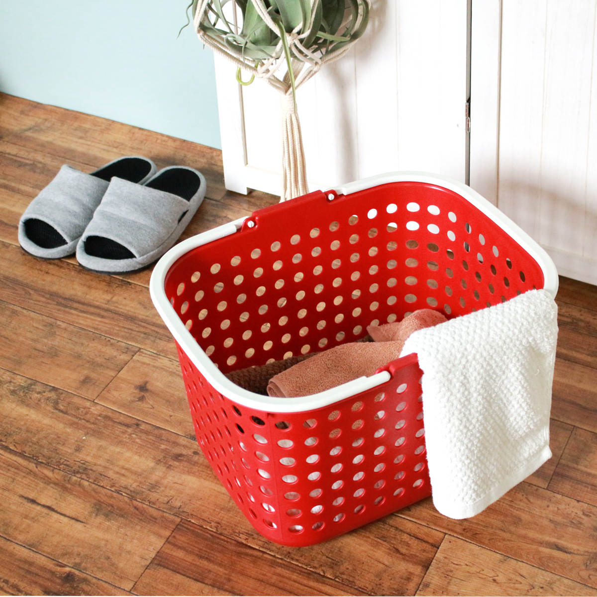 ランドリーバスケット 浅型 ドットバスケット 洗濯かご バスケット ( ランドリーボックス 脱衣かご ドット 日本製 コンパクト ハンドル付き 持ち手 取っ手 プラスチック 通気性 おもちゃ 物入れ 片付け 買い物かご ) 【レッド】 レッド