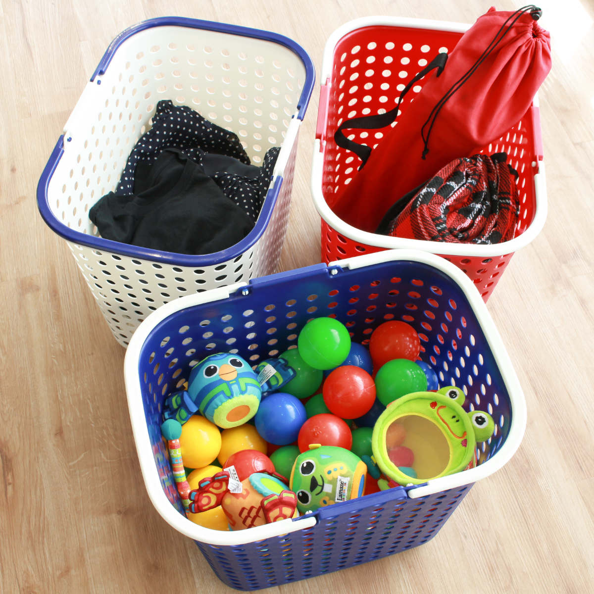 ランドリーバスケット 深型 ドットバスケット 洗濯かご バスケット ( ランドリーボックス 脱衣かご ドット 日本製 コンパクト ハンドル付き 持ち手 取っ手 プラスチック 通気性 おもちゃ 物入れ 片付け 買い物かご ) 【カーキ】 カーキ