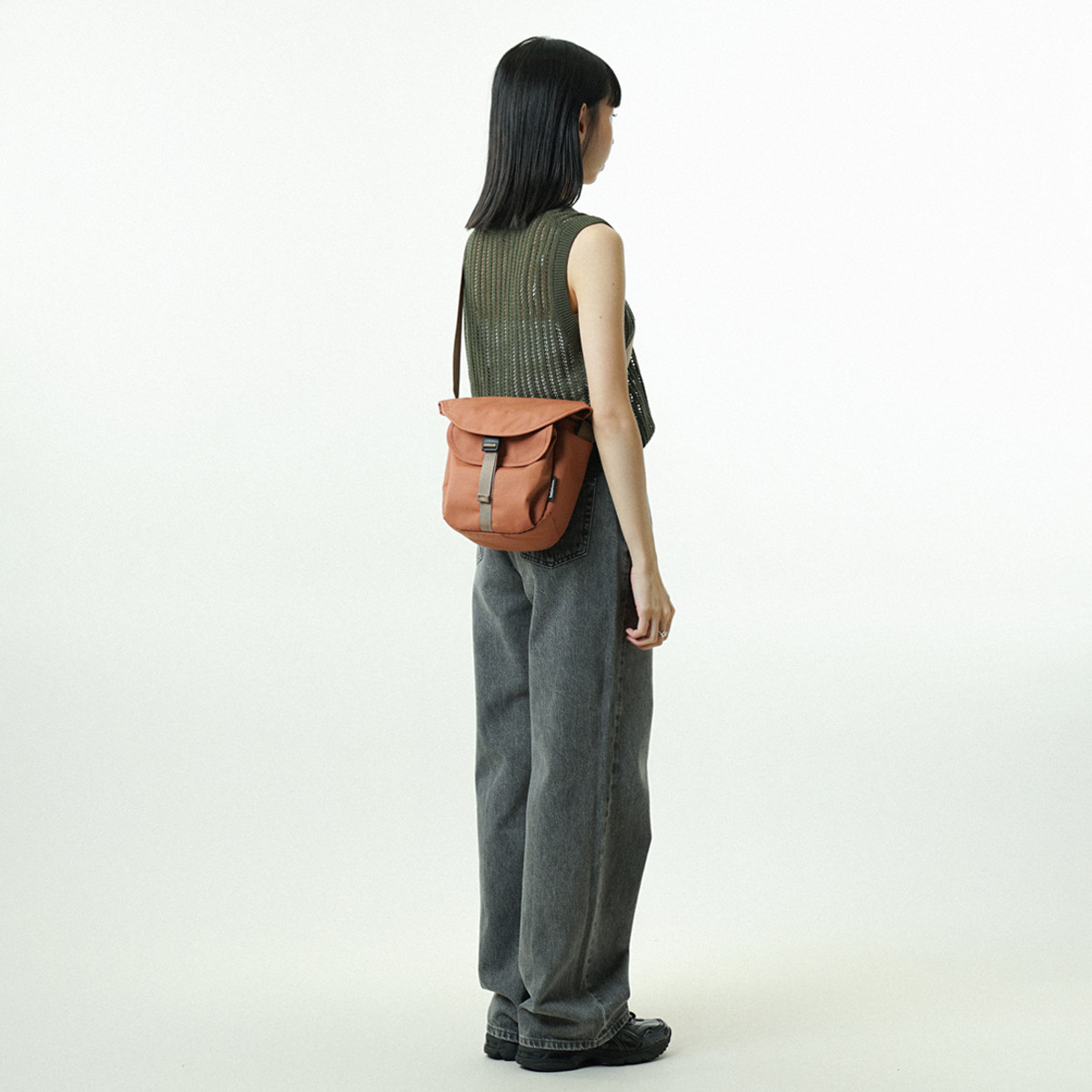 カメラバッグ hellolulu ビタ VITA 2L Russet Brown ( ハロルル ショルダー デジカメ カメラケース ショルダーバッグ 軽い 撥水加工 はっ水 バックル開閉式 カメラ レンズ 仕切り付き ポケット付き カメラ小物 アクセサリー類 )