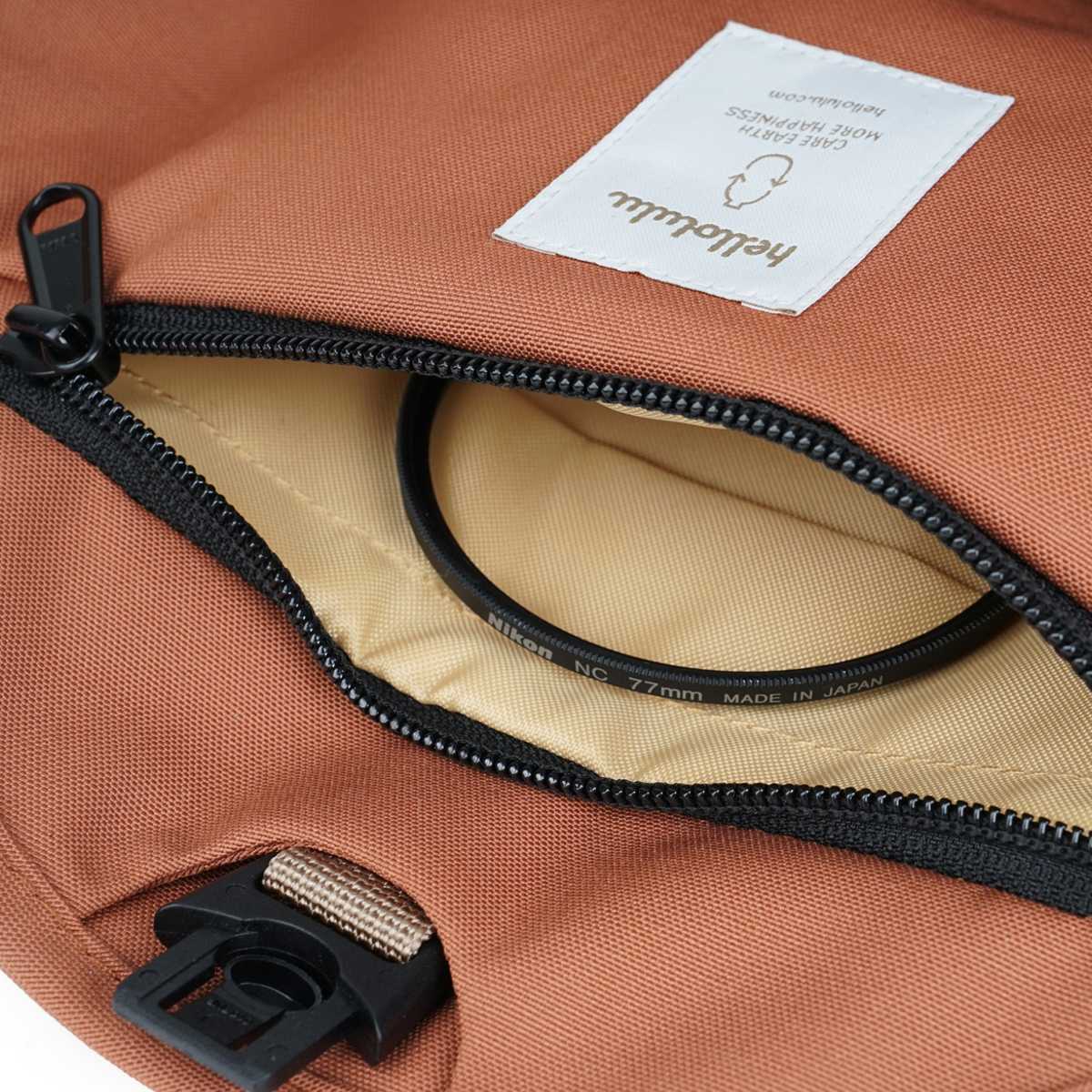 カメラバッグ hellolulu ビタ VITA 2L Russet Brown ( ハロルル ショルダー デジカメ カメラケース ショルダーバッグ 軽い 撥水加工 はっ水 バックル開閉式 カメラ レンズ 仕切り付き ポケット付き カメラ小物 アクセサリー類 )