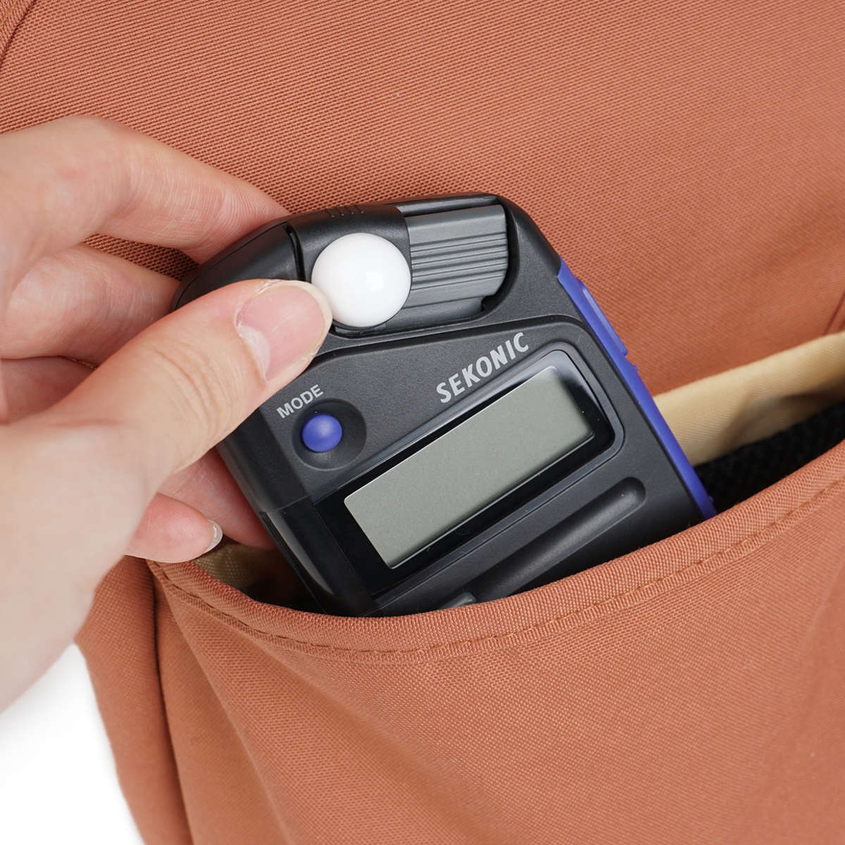 カメラバッグ hellolulu ビタ VITA 2L Russet Brown ( ハロルル ショルダー デジカメ カメラケース ショルダーバッグ 軽い 撥水加工 はっ水 バックル開閉式 カメラ レンズ 仕切り付き ポケット付き カメラ小物 アクセサリー類 )