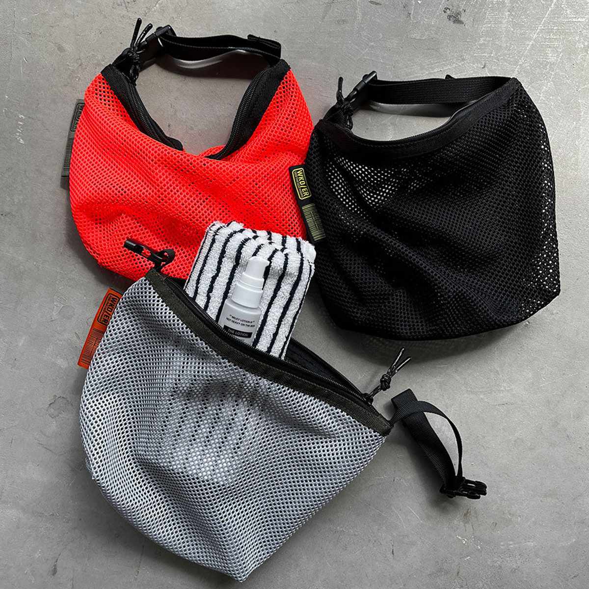 ポーチ シンプル WKD MESH JOINT POUCH （ 持ち手付き バッグ 手提げ かばん 鞄 中身が見える 軽い ファスナー式 持ち運び メッシュポーチ バッグインバッグ インナーバッグ おしゃれ メンズ レディース ） 【オレンジ】