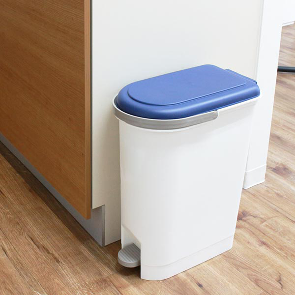 ゴミ箱 20L スリムペタルペール 持ち手 運べる ふた付き ペダル式 スリム ごみ箱 ダストボックス ( キッチン フタ付き ペダル ペール 20リットル 袋 見えない 分別 ハンドル付き 20l コンパクト 隙間 ごみばこ ) 【レッド】 レッド