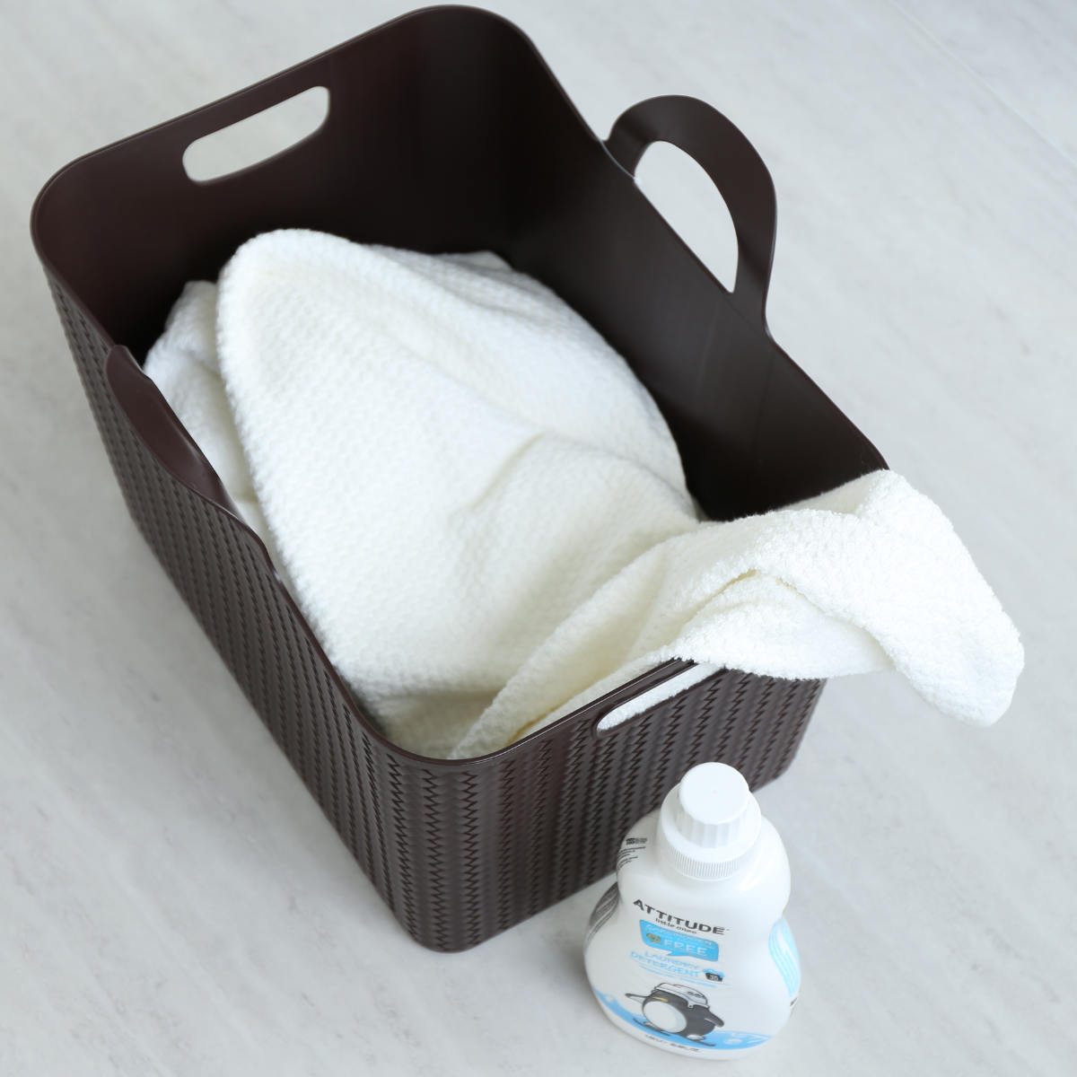 バスケット 持ち手付き 約 幅47.5×奥行32×高さ35.2cm アミーゴバケット 角型 ( 収納 ケース かご ボックス 洗える 角 ハンドル付き 持ち手 籠 おもちゃ入れ ランドリー リビング収納 幅48 48 32 36 Mサイズ 日本製 ) 【ホワイト】 ホワイト