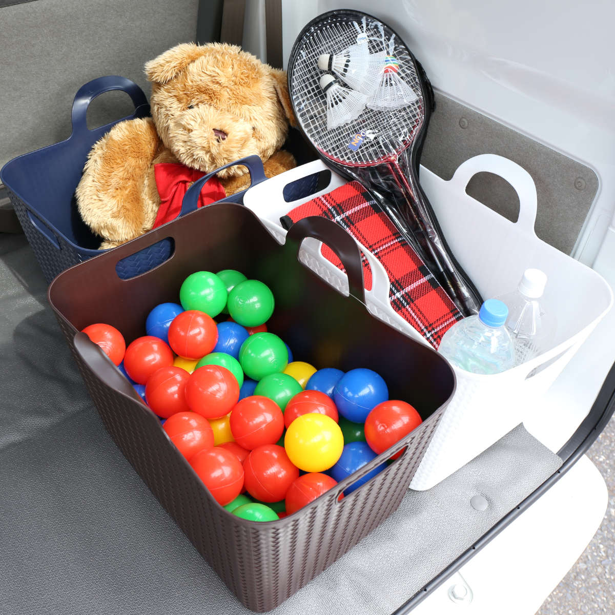 バスケット 持ち手付き 約 幅47.5×奥行32×高さ35.2cm アミーゴバケット 角型 ( 収納 ケース かご ボックス 洗える 角 ハンドル付き 持ち手 籠 おもちゃ入れ ランドリー リビング収納 幅48 48 32 36 Mサイズ 日本製 ) 【ホワイト】 ホワイト