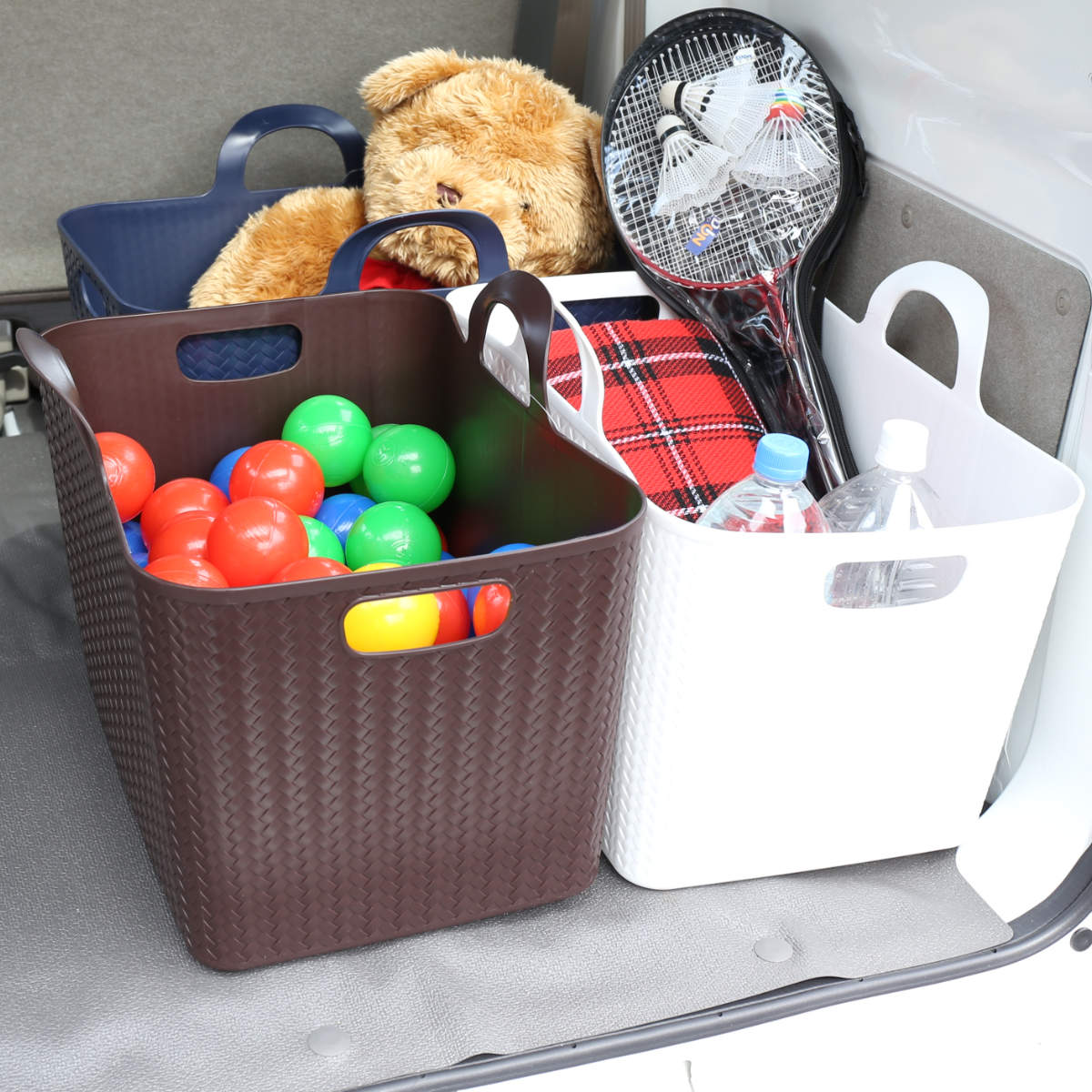 バスケット 持ち手付き 約 幅47.5×奥行32×高さ35.2cm アミーゴバケット 角型 ( 収納 ケース かご ボックス 洗える 角 ハンドル付き 持ち手 籠 おもちゃ入れ ランドリー リビング収納 幅48 48 32 36 Mサイズ 日本製 ) 【ホワイト】 ホワイト