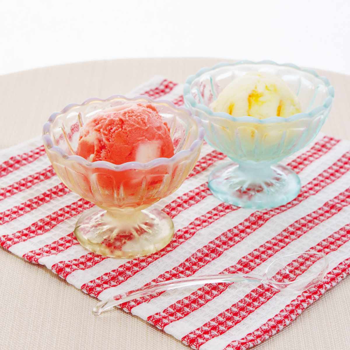 廣田硝子 ミニフラッペ 雪の花 ( ガラス 日本製 フラッペ デザート 食器 器 うつわ ブルー 古代色 脚付き 小鉢 おしゃれ かわいい デザートボウル パフェグラス アイスカップ プリンアラモード 花 ) 【ブルー】 ブルー