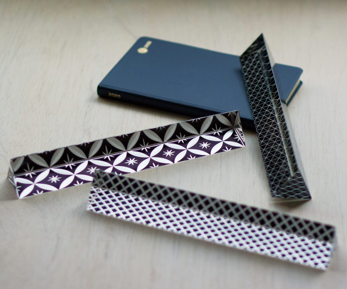 廣田硝子 文鎮 ペーパーウェイト 漆硝子文鎮 矢来柄 七宝柄 あられ ガラス ( ぶんちん 押さえ 紙 ペーパー 重し おしゃれ 文具 置き物 オブジェ 日本製 文房具 重石 卓上 デスク 机上 置物 プレゼント ギフト インテリア 雑貨 ) 【矢来柄】 矢来柄