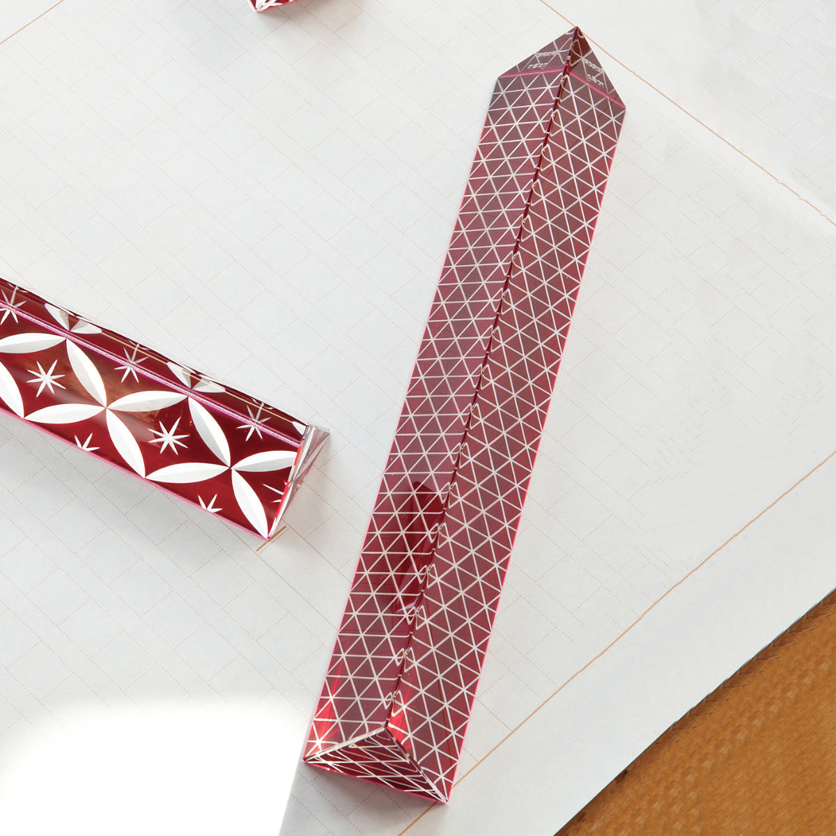 廣田硝子 文鎮 ペーパーウェイト 漆硝子文鎮 矢来柄 七宝柄 あられ ガラス ( ぶんちん 押さえ 紙 ペーパー 重し おしゃれ 文具 置き物 オブジェ 日本製 文房具 重石 卓上 デスク 机上 置物 プレゼント ギフト インテリア 雑貨 ) 【矢来柄】 矢来柄