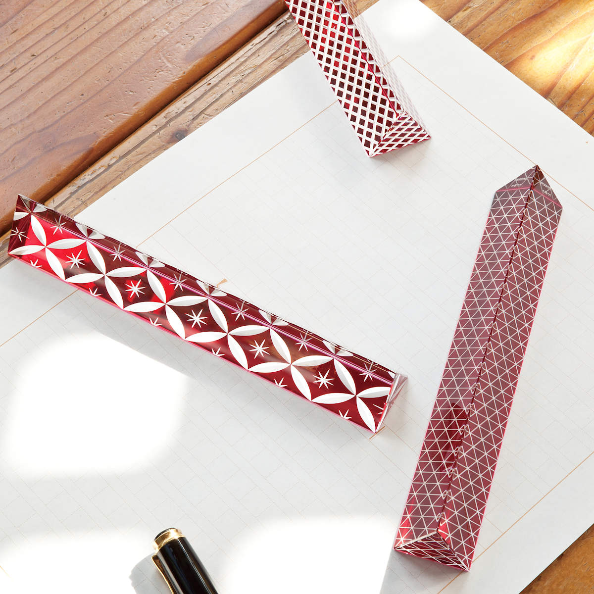 廣田硝子 文鎮 ペーパーウェイト 漆硝子文鎮 矢来柄 七宝柄 あられ ガラス ( ぶんちん 押さえ 紙 ペーパー 重し おしゃれ 文具 置き物 オブジェ 日本製 文房具 重石 卓上 デスク 机上 置物 プレゼント ギフト インテリア 雑貨 ) 【矢来柄】 矢来柄