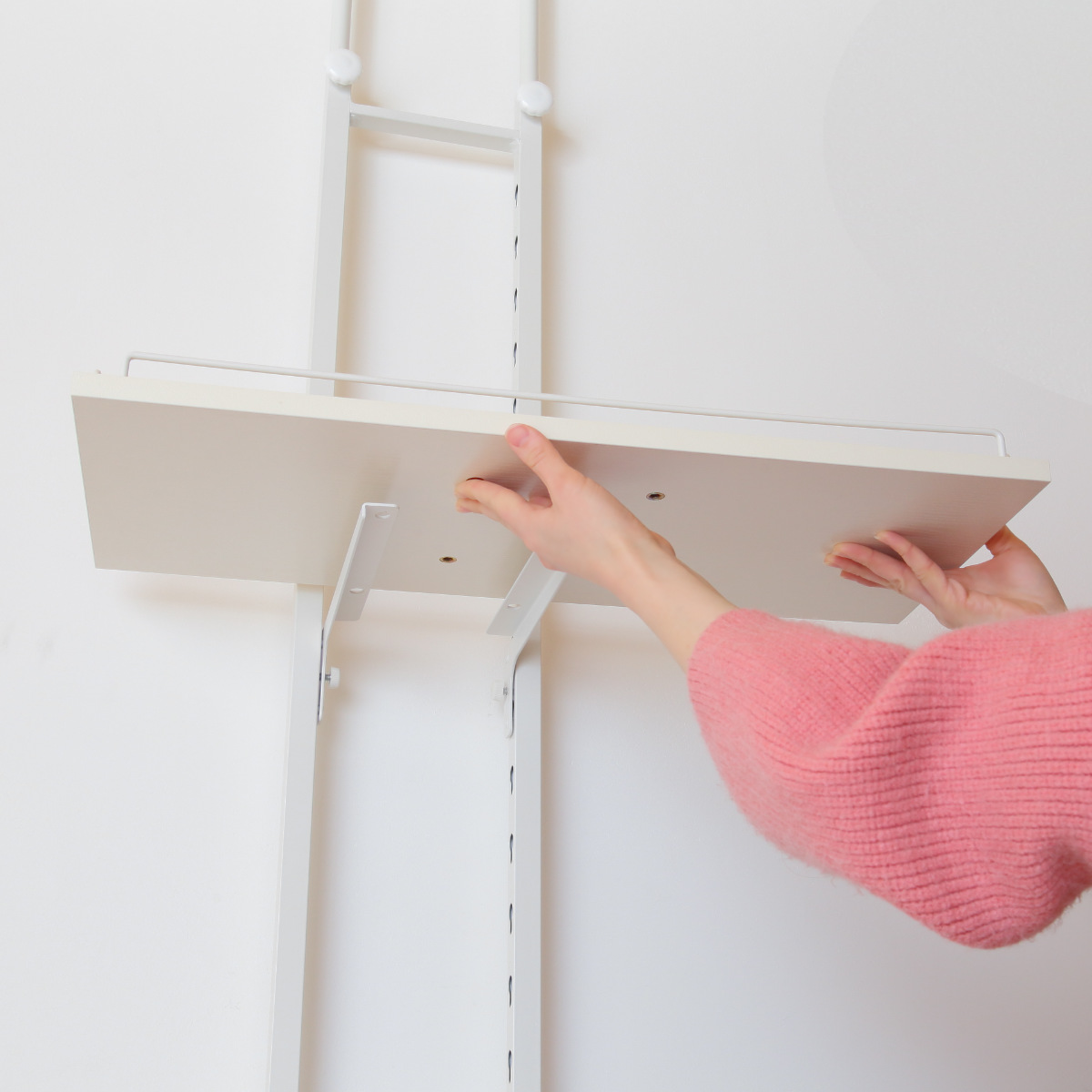 突っ張り ランドリーラック ホワイト 工具不要 棚板3枚 幅60cm 高さ200~260cm ( ラック 収納 壁面収納 すき間3段 棚 ランドリー 突っ張り棚 洗濯機上 洗濯機横スリム 洗面所 )