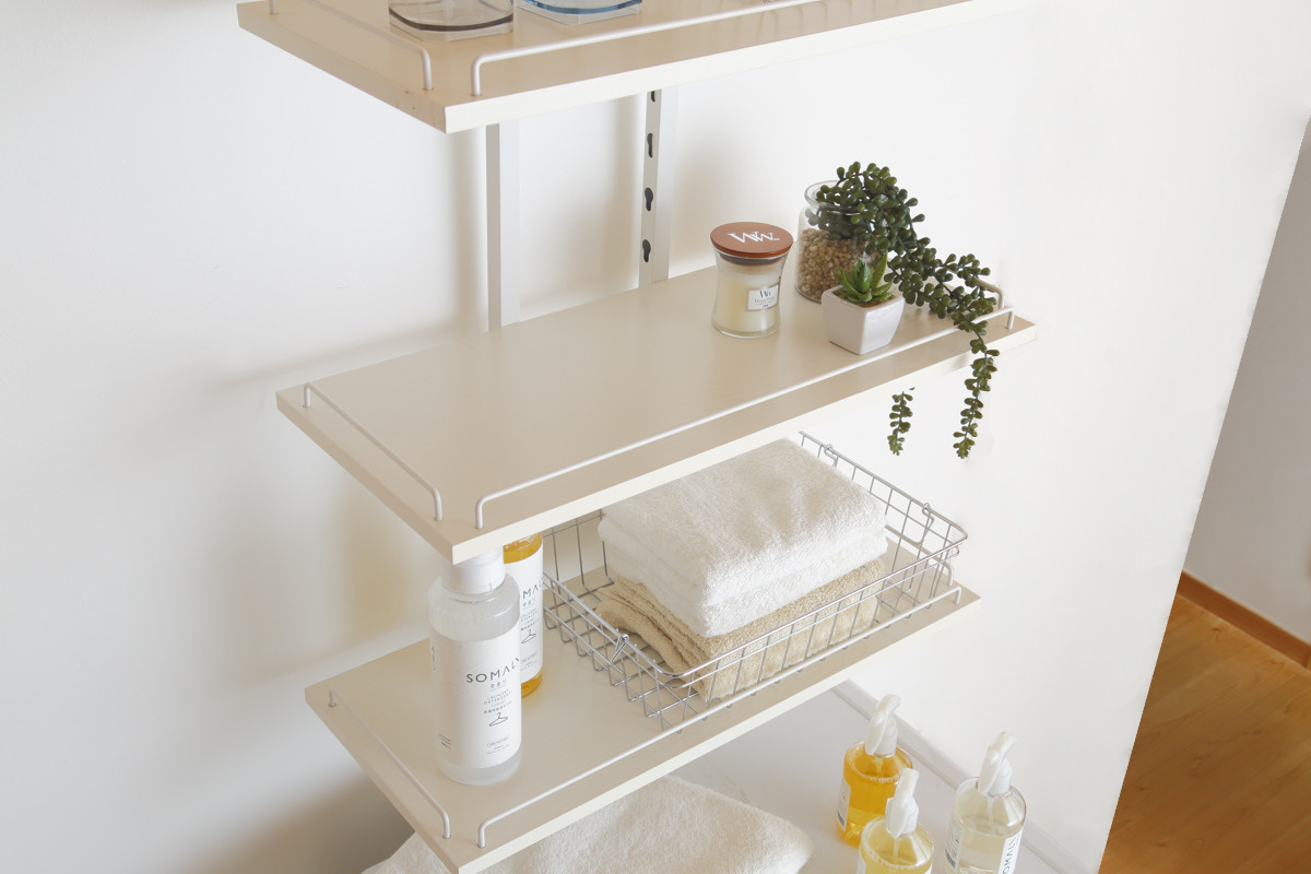 突っ張り ランドリーラック ホワイト 工具不要 棚板3枚 幅60cm 高さ200~260cm ( ラック 収納 壁面収納 すき間3段 棚 ランドリー 突っ張り棚 洗濯機上 洗濯機横スリム 洗面所 )