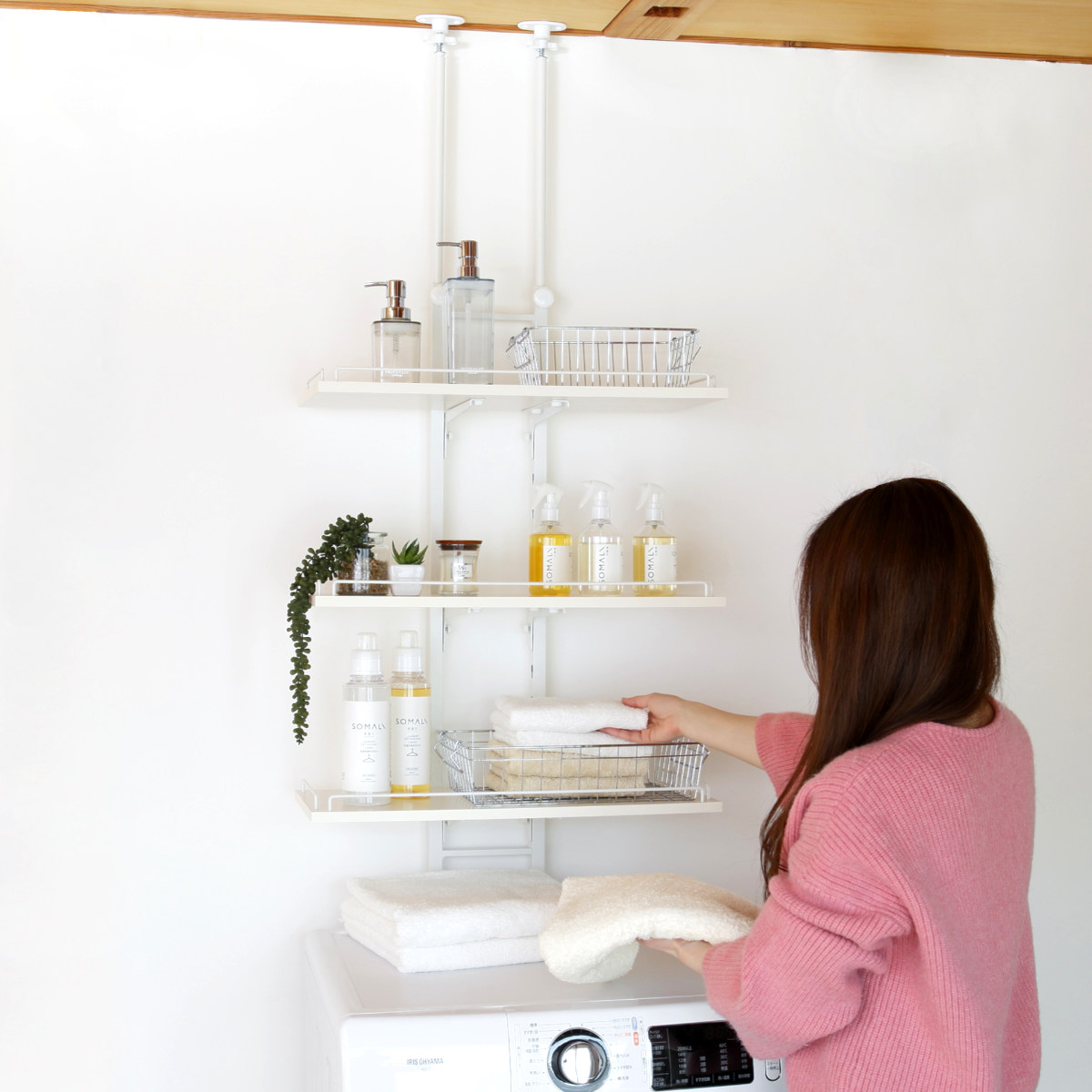突っ張り ランドリーラック ホワイト 工具不要 棚板3枚 幅60cm 高さ200~260cm ( ラック 収納 壁面収納 すき間3段 棚 ランドリー 突っ張り棚 洗濯機上 洗濯機横スリム 洗面所 )