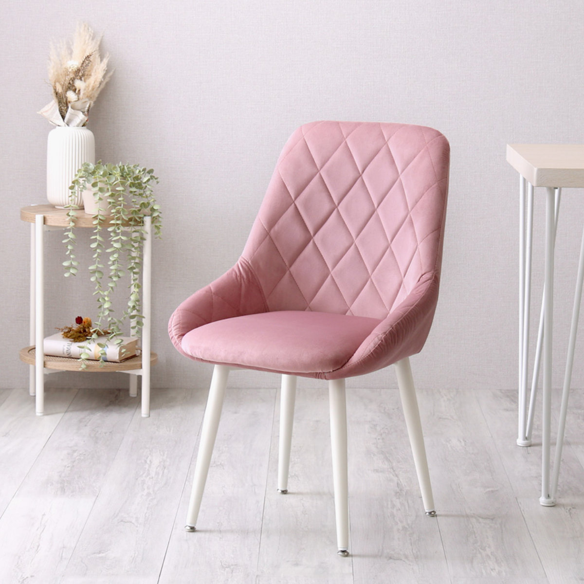 大人かわいいダイニングチェア Laird 座面高42.5cm ( 食卓椅子 チェア チェアー イス 椅子 いす ダイニング 肘なし アームレス リビングチェア 食卓 リビング おしゃれ リビングチェアー スウェード調 ふかふか 可愛い ダイヤ柄 ) 【ピンク】 ピンク
