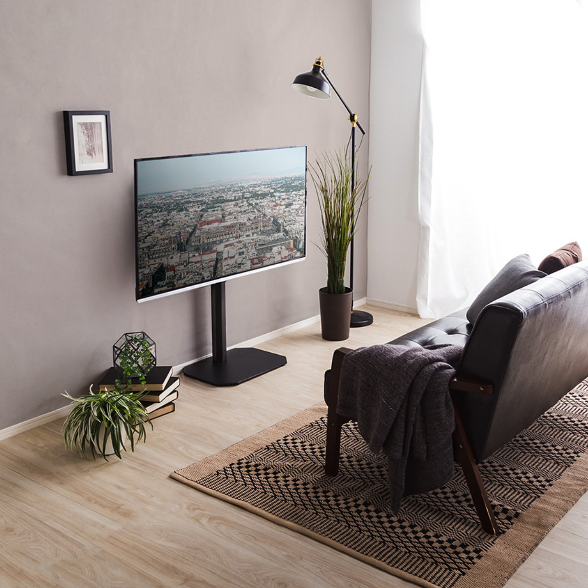 テレビスタンド Rosalie 32~65インチ対応 壁寄せ 首振り ロータイプ ( 耐震 テレビ台 スタンド コーナー型 スイング 高さ調整可能 壁面 壁掛け風 240度回転 コーナー ) 【ホワイト】 ホワイト