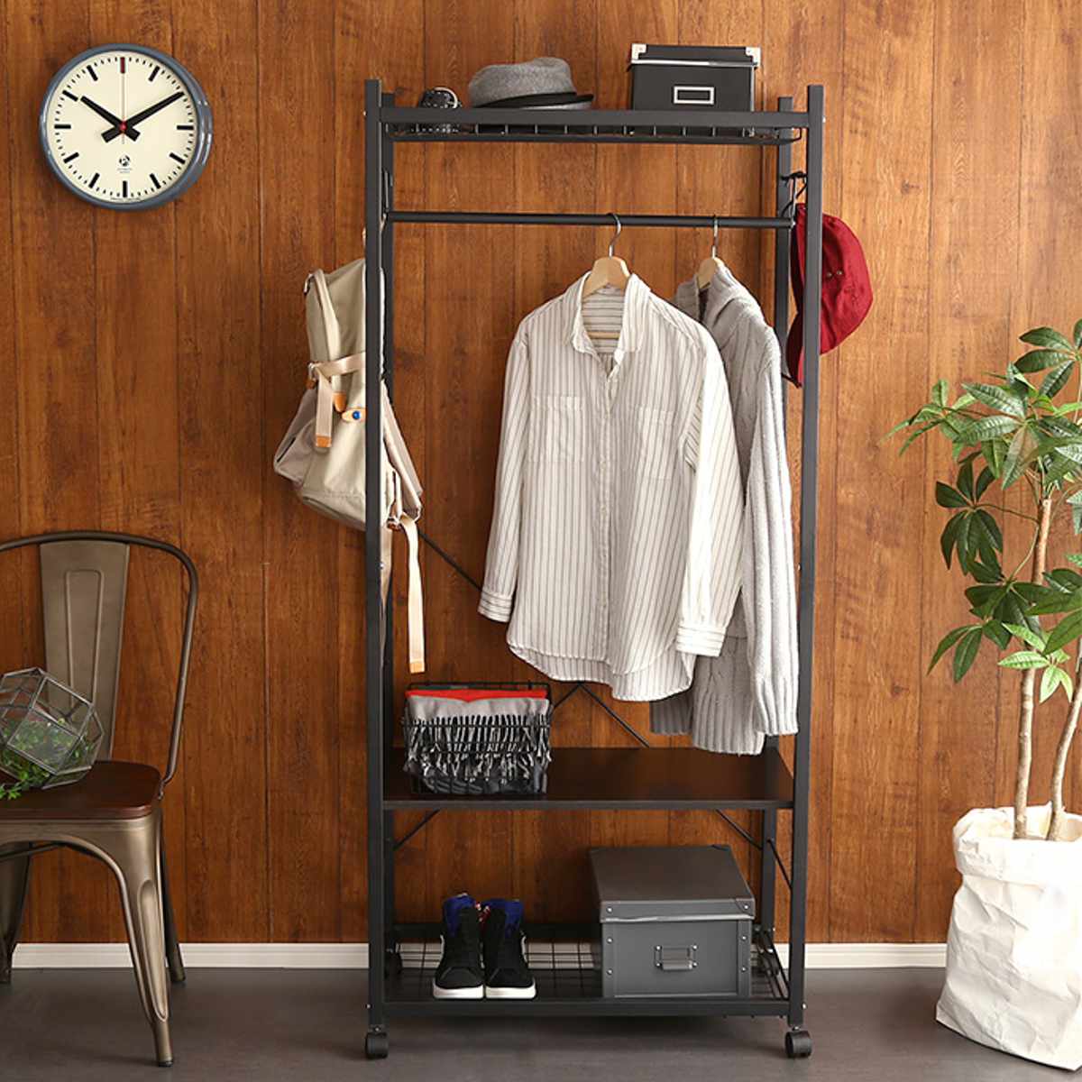 ハンガーラック Lacatas 幅75cm キャスター付き 可動棚 ( 高さ調節可能 棚付き スチールフレーム コートハンガー コート掛け 衣類収納 玄関収納 小物収納 帽子 靴 バッグ シンプル ブラック )