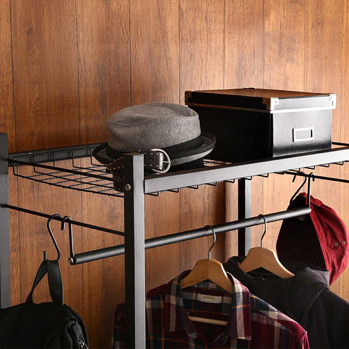 ハンガーラック Lacatas 幅75cm キャスター付き 可動棚 ( 高さ調節可能 棚付き スチールフレーム コートハンガー コート掛け 衣類収納 玄関収納 小物収納 帽子 靴 バッグ シンプル ブラック )