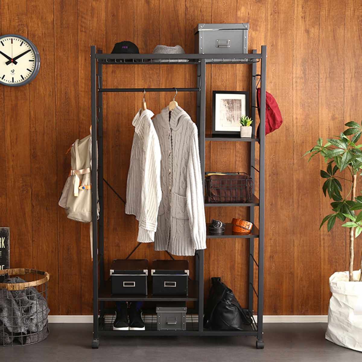 ハンガーラック Lacatas 幅88cm キャスター付き 可動棚 ( 高さ調節可能 棚付き スチールフレーム コートハンガー コート掛け 衣類収納 玄関収納 小物収納 帽子 靴 バッグ シンプル ブラック )