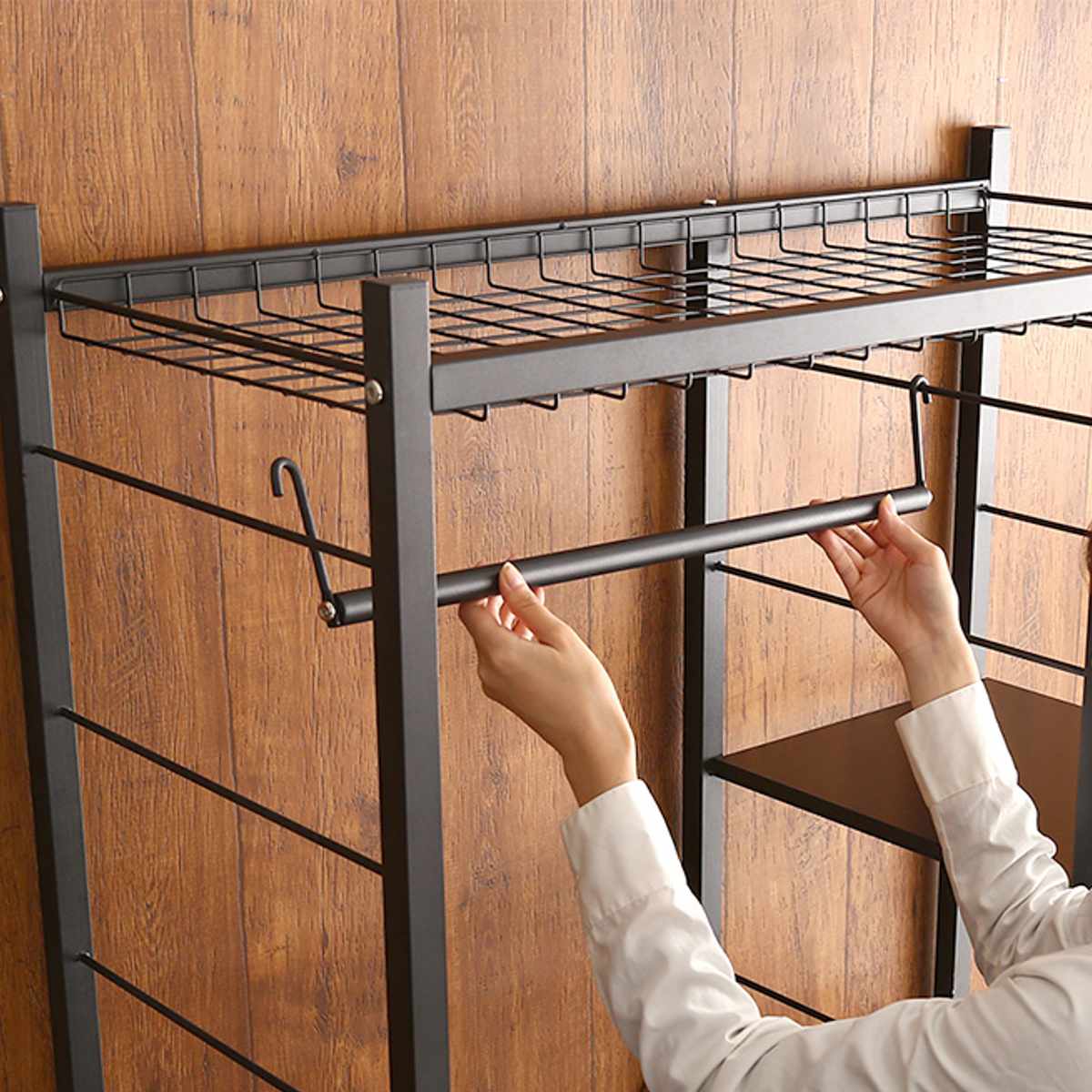 ハンガーラック Lacatas 幅88cm キャスター付き 可動棚 ( 高さ調節可能 棚付き スチールフレーム コートハンガー コート掛け 衣類収納 玄関収納 小物収納 帽子 靴 バッグ シンプル ブラック )