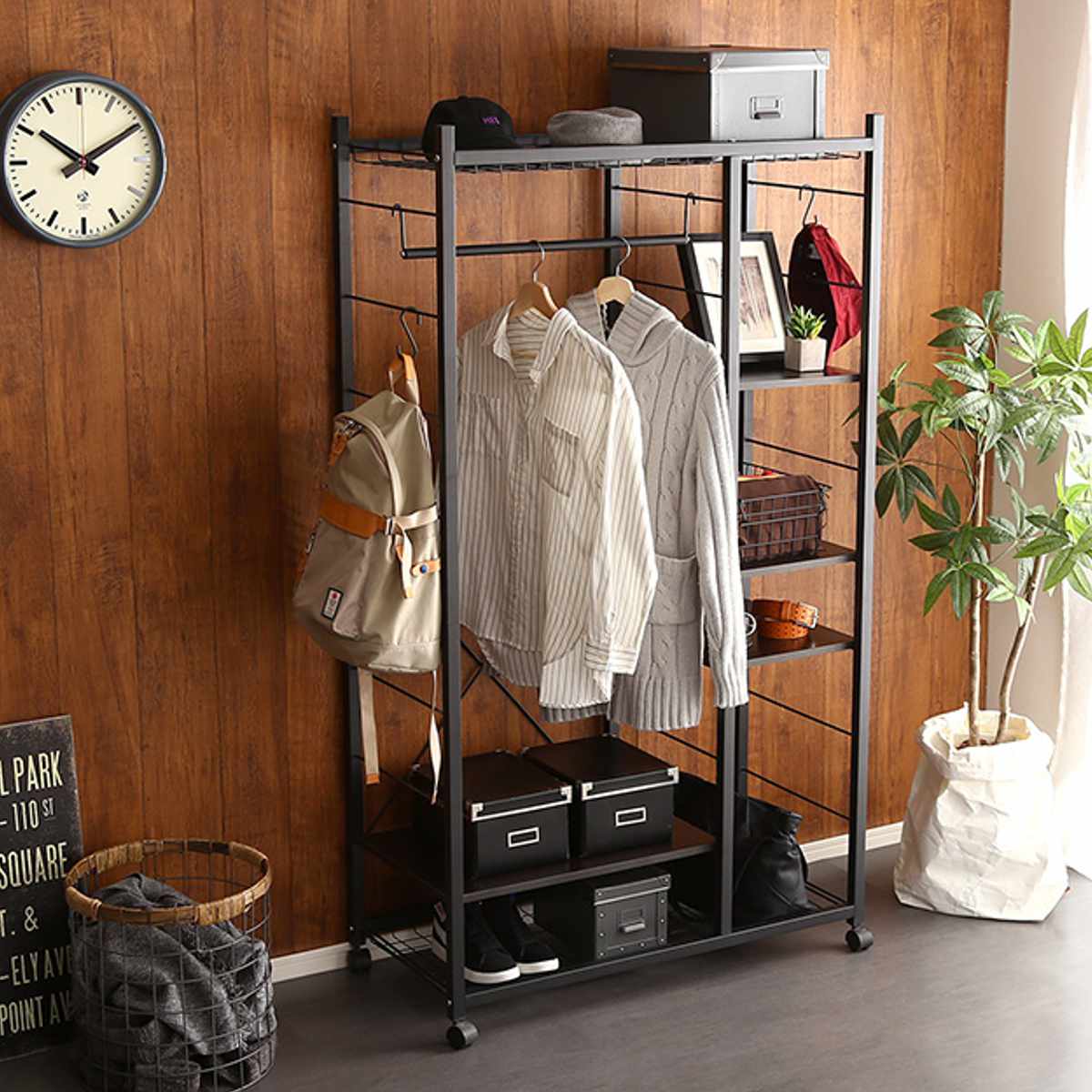 ハンガーラック Lacatas 幅88cm キャスター付き 可動棚 ( 高さ調節可能 棚付き スチールフレーム コートハンガー コート掛け 衣類収納 玄関収納 小物収納 帽子 靴 バッグ シンプル ブラック )