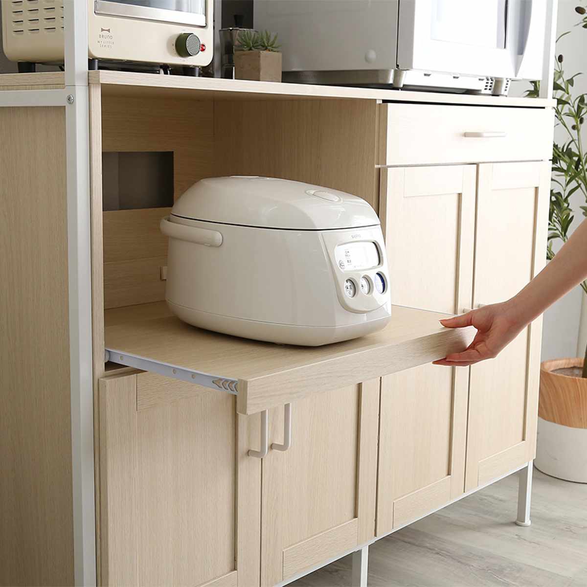 食器棚 幅122.6cm 木目調 2口コンセント付き スライド棚 引き出し 可動棚 ( レンジ台 キッチン収納 家電 キッチン 大容量 作業台 食器 カトラリー キッチン小物 スライドレール ) 【ホワイトオーク】 ホワイトオーク