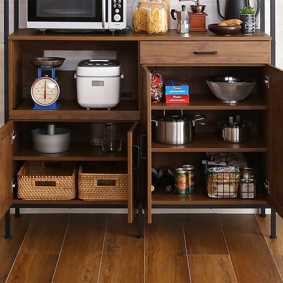 食器棚 幅122.6cm 木目調 2口コンセント付き スライド棚 引き出し 可動棚 ( レンジ台 キッチン収納 家電 キッチン 大容量 作業台 食器 カトラリー キッチン小物 スライドレール ) 【ホワイトオーク】 ホワイトオーク