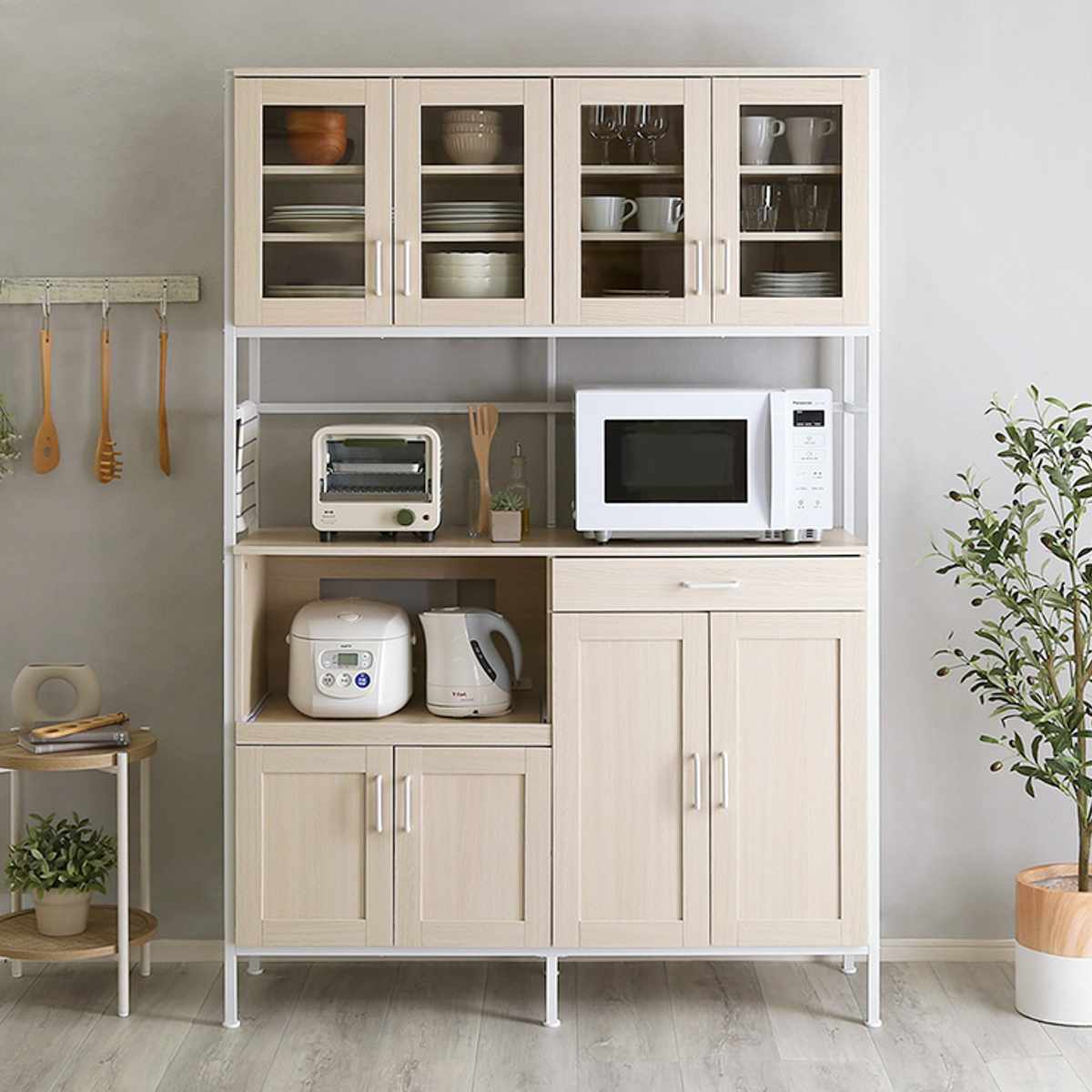 食器棚 幅122.6cm 木目調 2口コンセント付き スライド棚 引き出し 可動棚 ( レンジ台 キッチン収納 家電 キッチン 大容量 作業台 食器 カトラリー キッチン小物 スライドレール ) 【ホワイトオーク】 ホワイトオーク