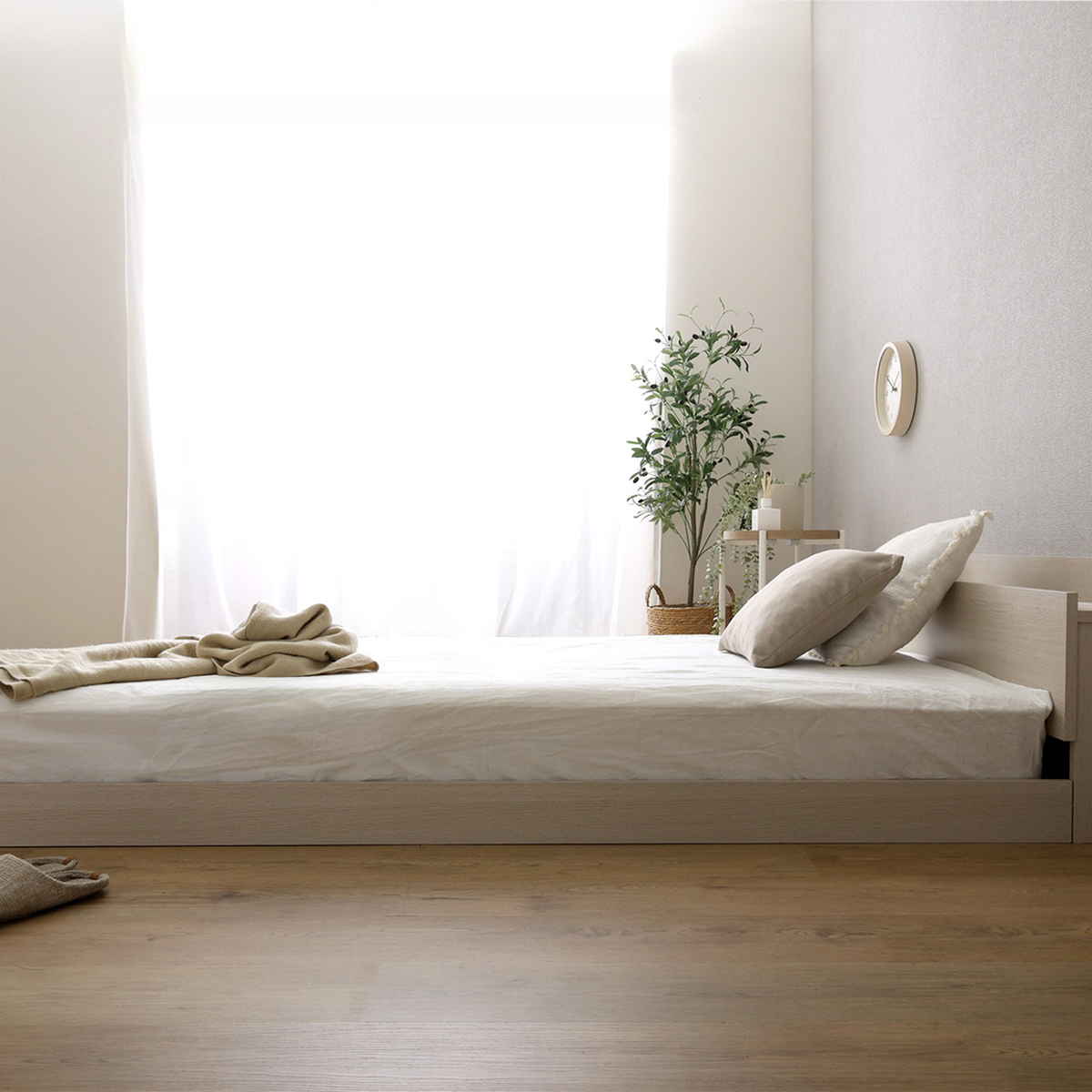 デザインフロアベッド ボンネルコイルマットレスセット シングル ( ベッド コンセント付 抗菌 防臭 マットレスセット ボンネルコイル 厚さ15cm ロースタイル デザインベッド ブラックオーク オーク ウォールナット ホワイトオーク ) 【ホワイトオーク×シルバー】 ホワイトオーク×シルバー