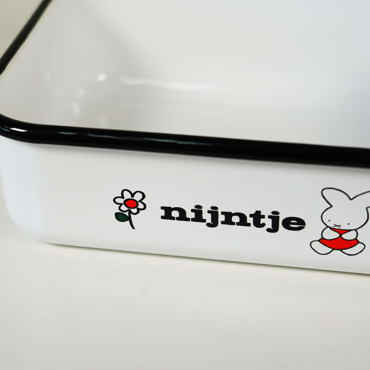 保存容器 ナインチェ 浅型 角容器 L ホーロー ( miffy 70周年 限定 富士ホーロー 密閉 琺瑯 オーブン対応 ガス対応 琺瑯容器 角型 ほうろう 蓋付き 直火 浅型角容器 ストッカー 食品保存 冷蔵 冷凍 オーブン かわいい 1.35L )