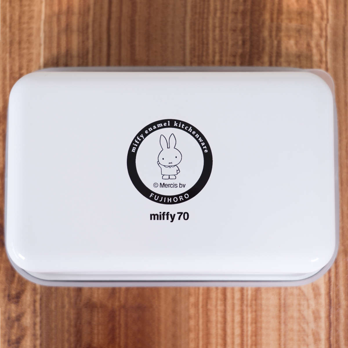 保存容器 ナインチェ 浅型 角容器 L ホーロー ( miffy 70周年 限定 富士ホーロー 密閉 琺瑯 オーブン対応 ガス対応 琺瑯容器 角型 ほうろう 蓋付き 直火 浅型角容器 ストッカー 食品保存 冷蔵 冷凍 オーブン かわいい 1.35L )