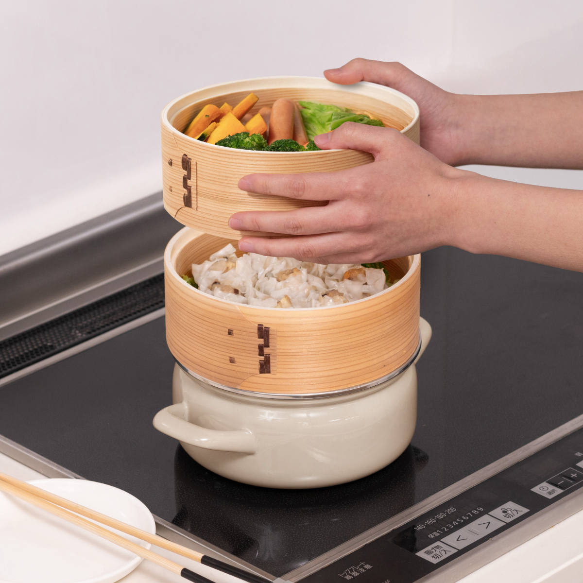 せいろ付きホーロー鍋 2段 18cm IH対応 ホーロー蓋付き 富士ホーロー Honey Ware ( ハニーウェア せいろ鍋セット 両手鍋 ホーロー 蒸し器 セイロ ガス火対応 蒸籠 竹 ミニ ほうろう鍋 シート 蓋付き 18センチ 蒸し ) 【グレージュ】 グレージュ