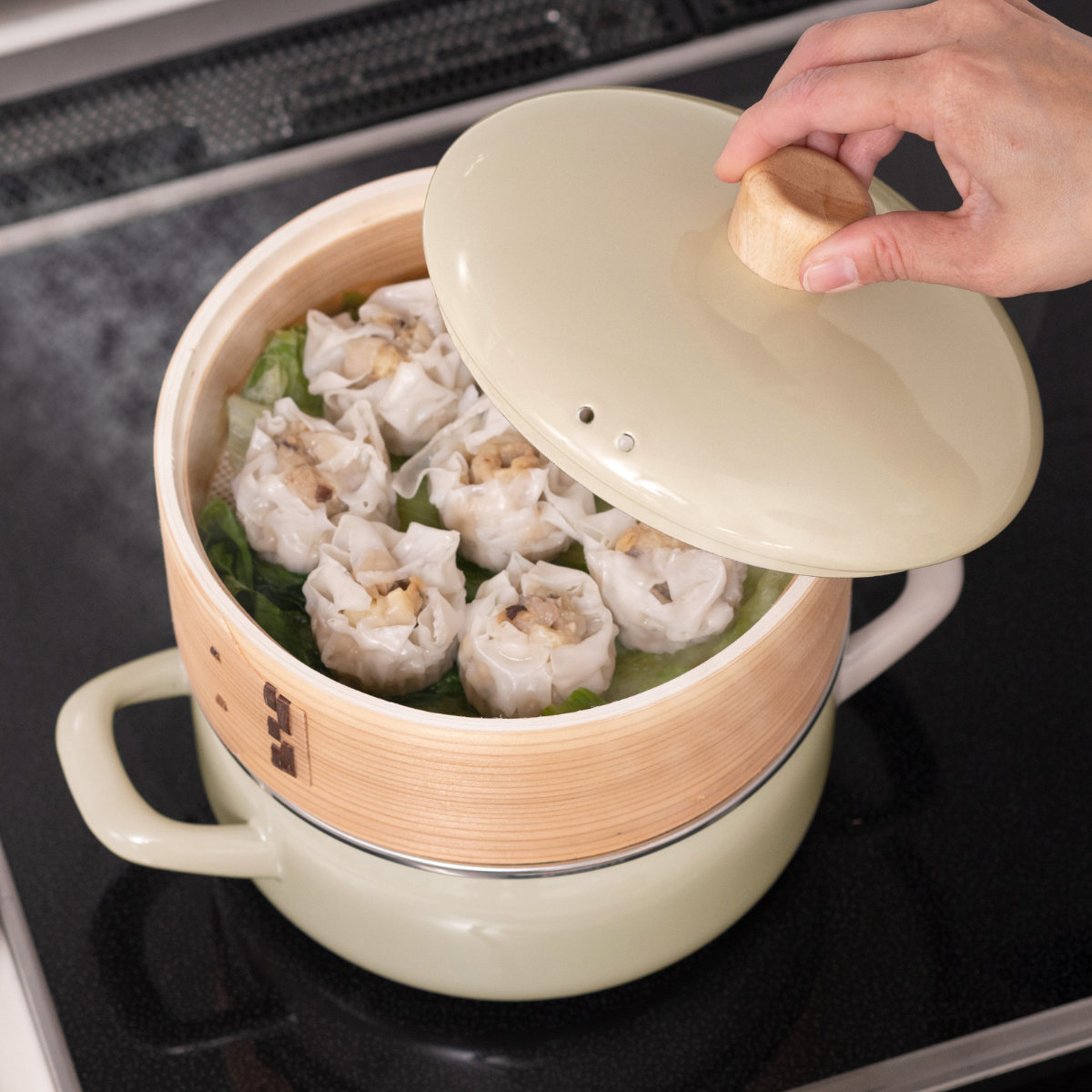 せいろ付きホーロー鍋 2段 18cm IH対応 ホーロー蓋付き 富士ホーロー Honey Ware ( ハニーウェア せいろ鍋セット 両手鍋 ホーロー 蒸し器 セイロ ガス火対応 蒸籠 竹 ミニ ほうろう鍋 シート 蓋付き 18センチ 蒸し ) 【グレージュ】 グレージュ