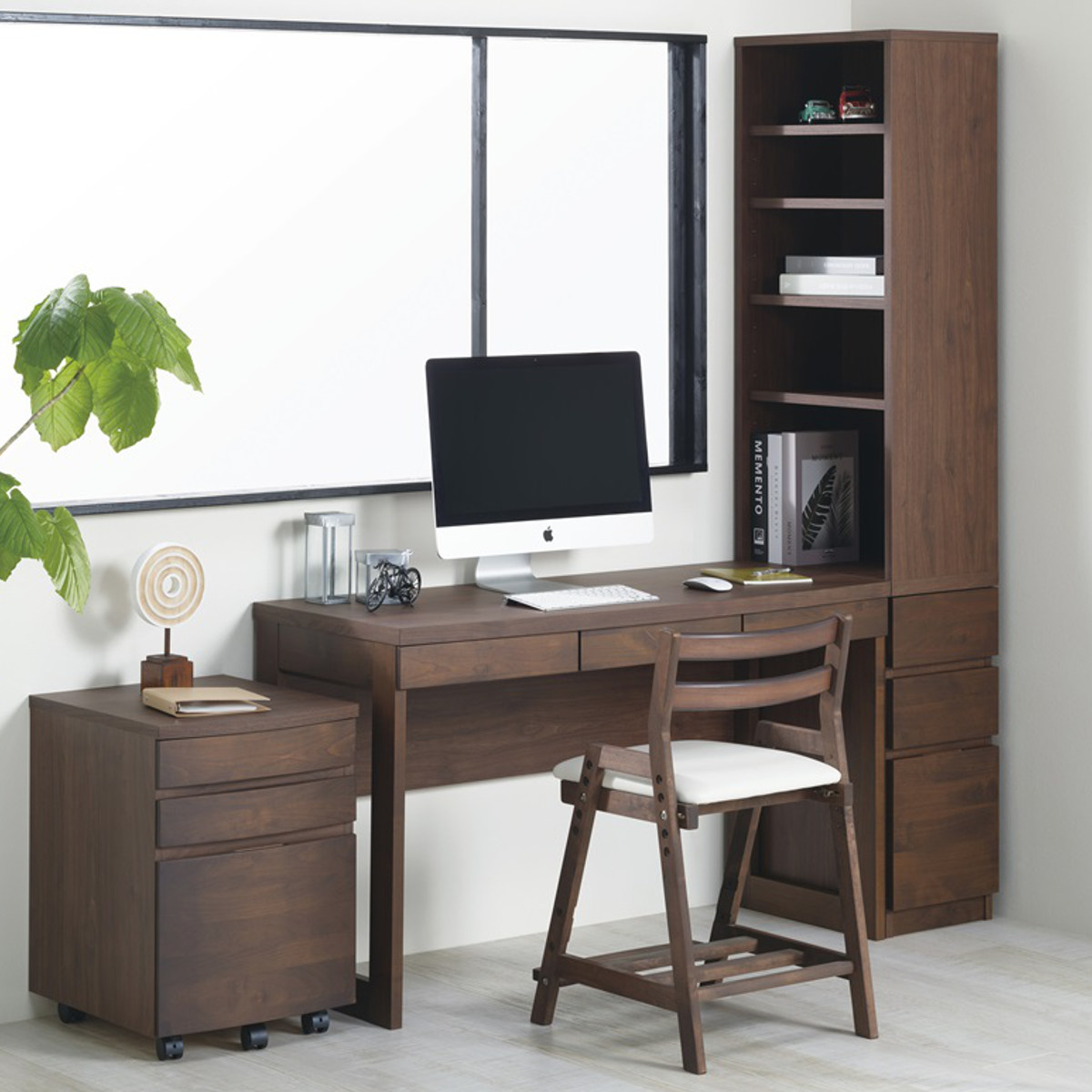 デスクワゴン キャスター付 3段 アール ( ワゴン サイドワゴン 木製 天然木 引き出し 収納 デスク下 完成品 日本製 サイドチェスト 脇机 キャビネット サイドキャビネット アルダー 書斎 書類整理 おしゃれ ) 【ウォールナット】 ウォールナット